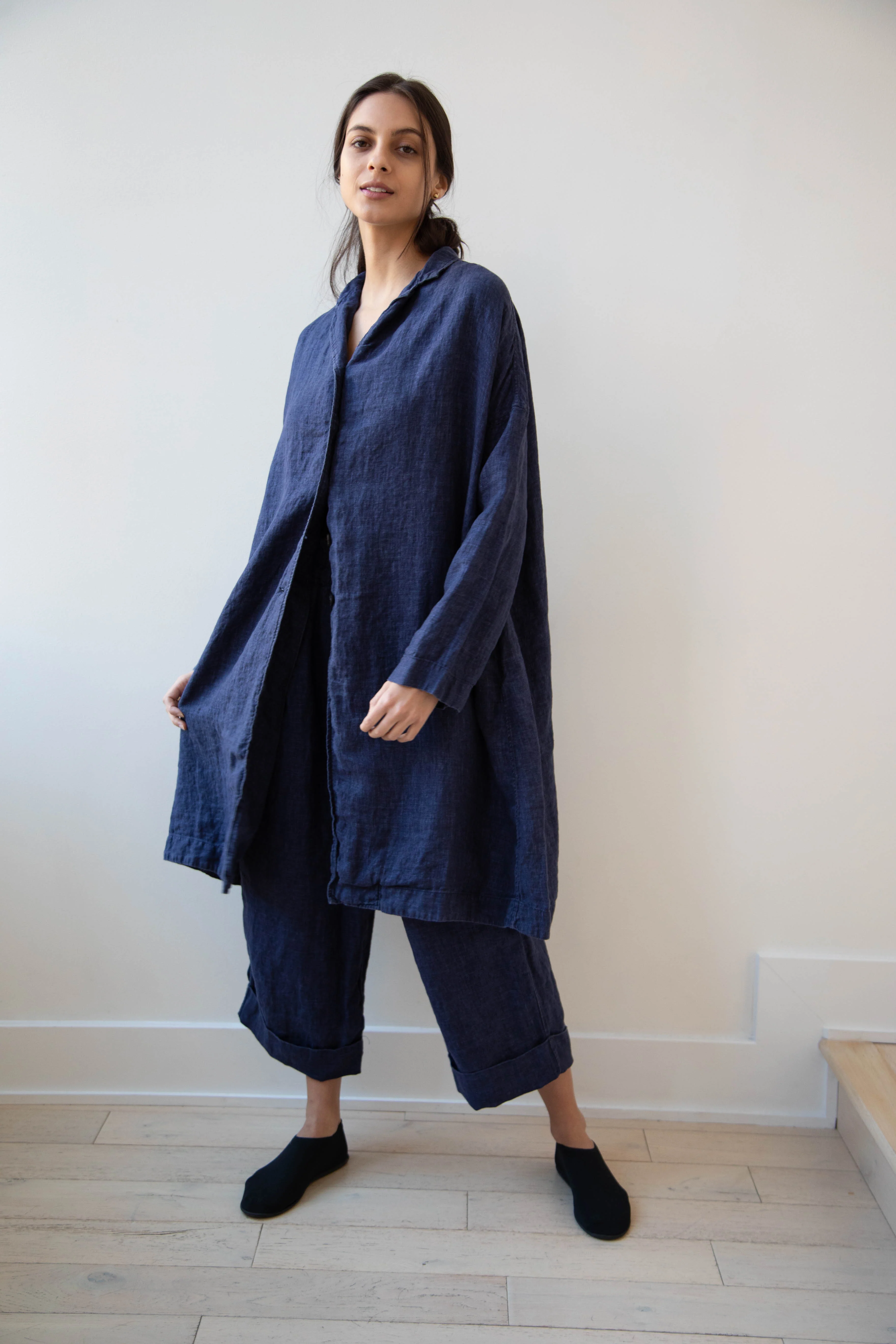 Album di Famiglia | Linen Easy Coat in Navy - Image 25