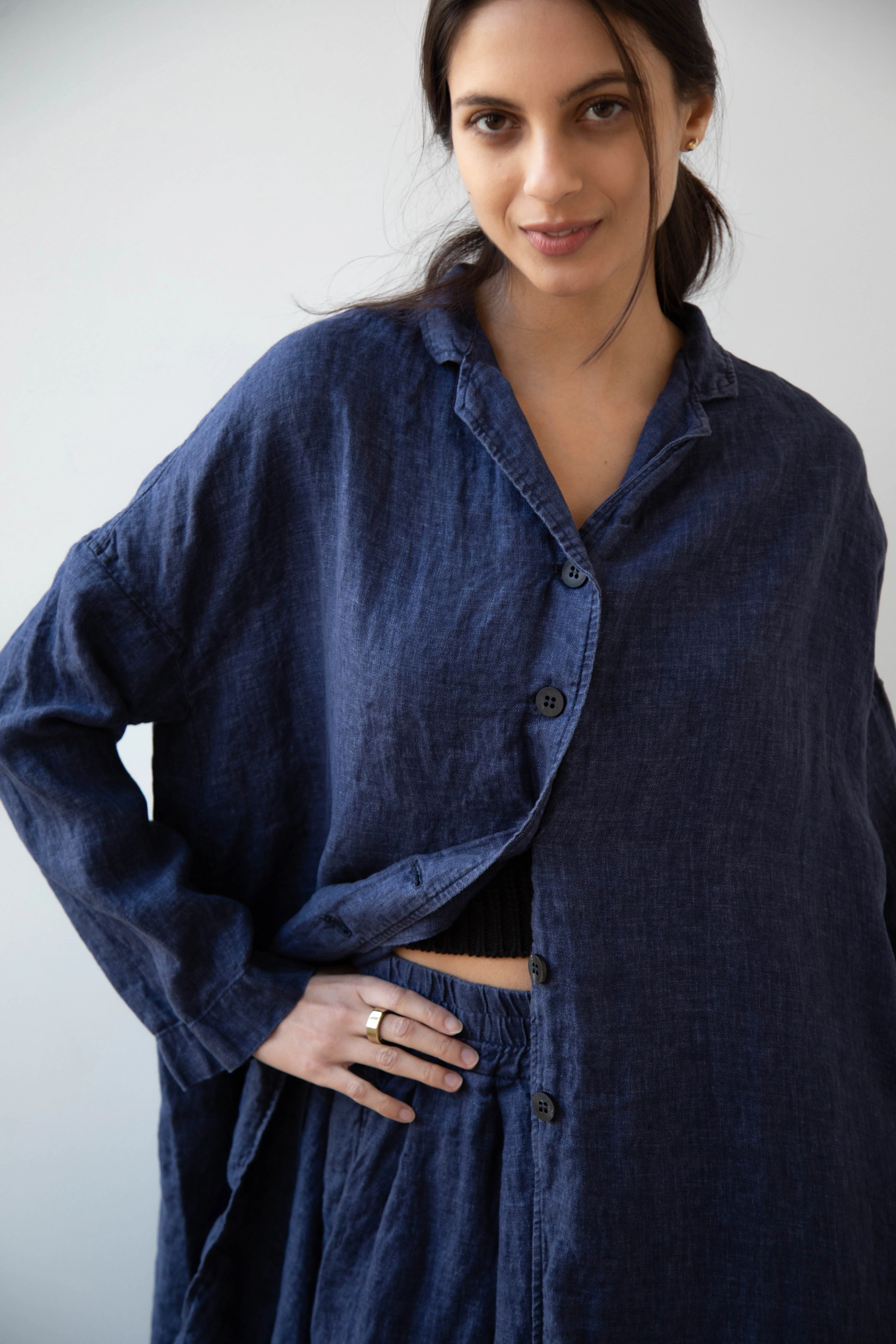Album di Famiglia | Linen Easy Coat in Navy - Image 26