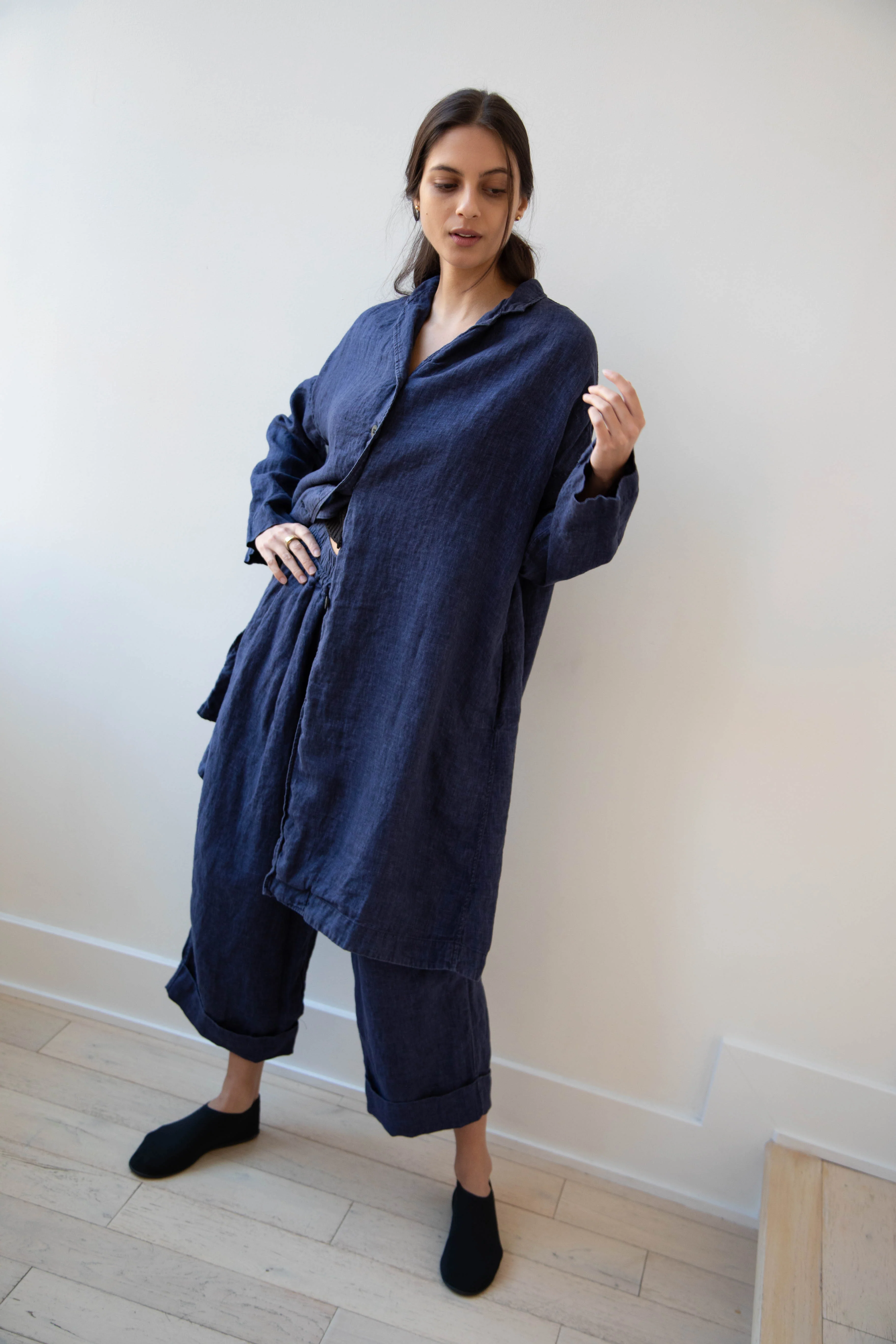 Album di Famiglia | Linen Easy Coat in Navy - Image 27