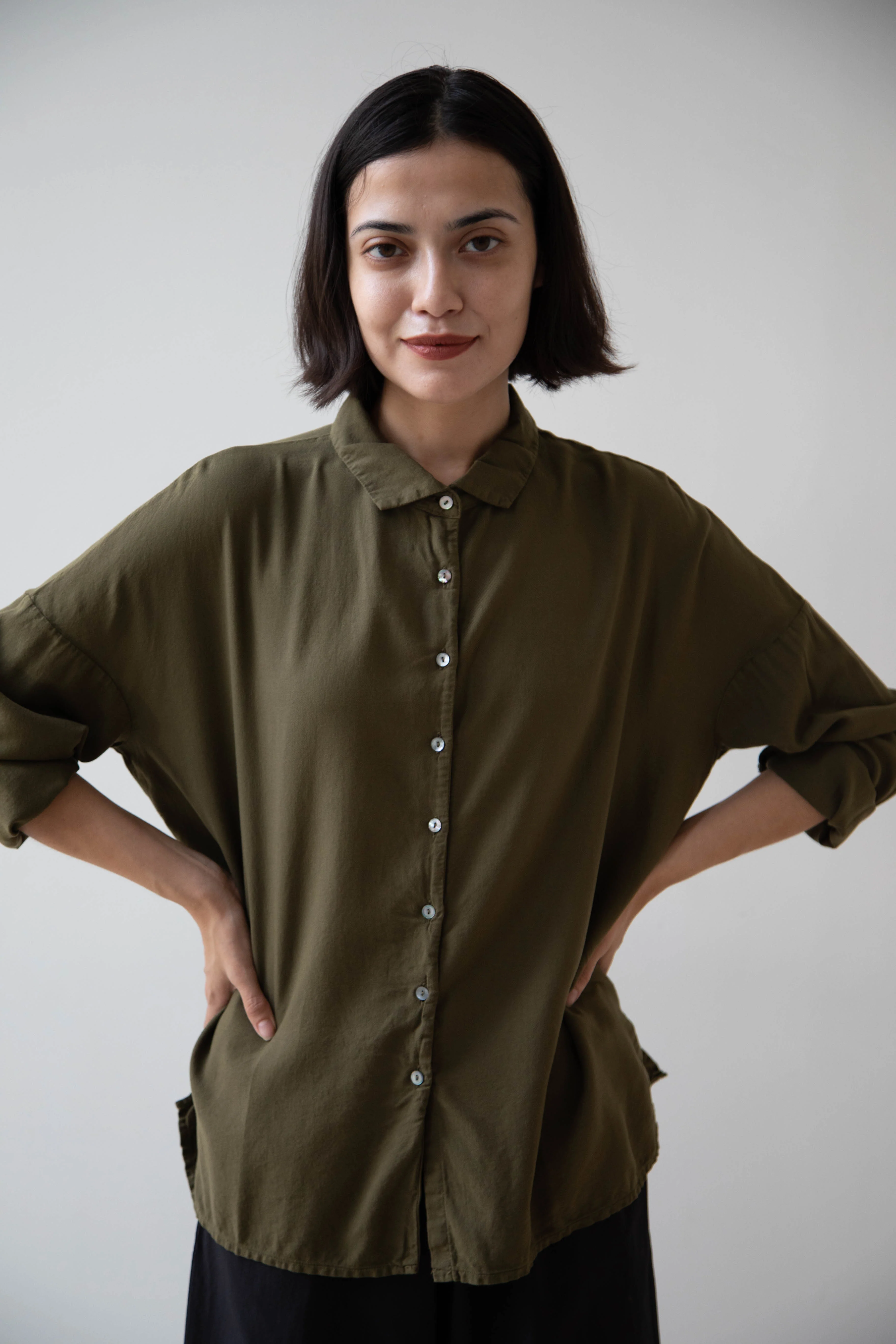 Album di Famiglia | Short Collar Shirt in TVC Olive - Image 11
