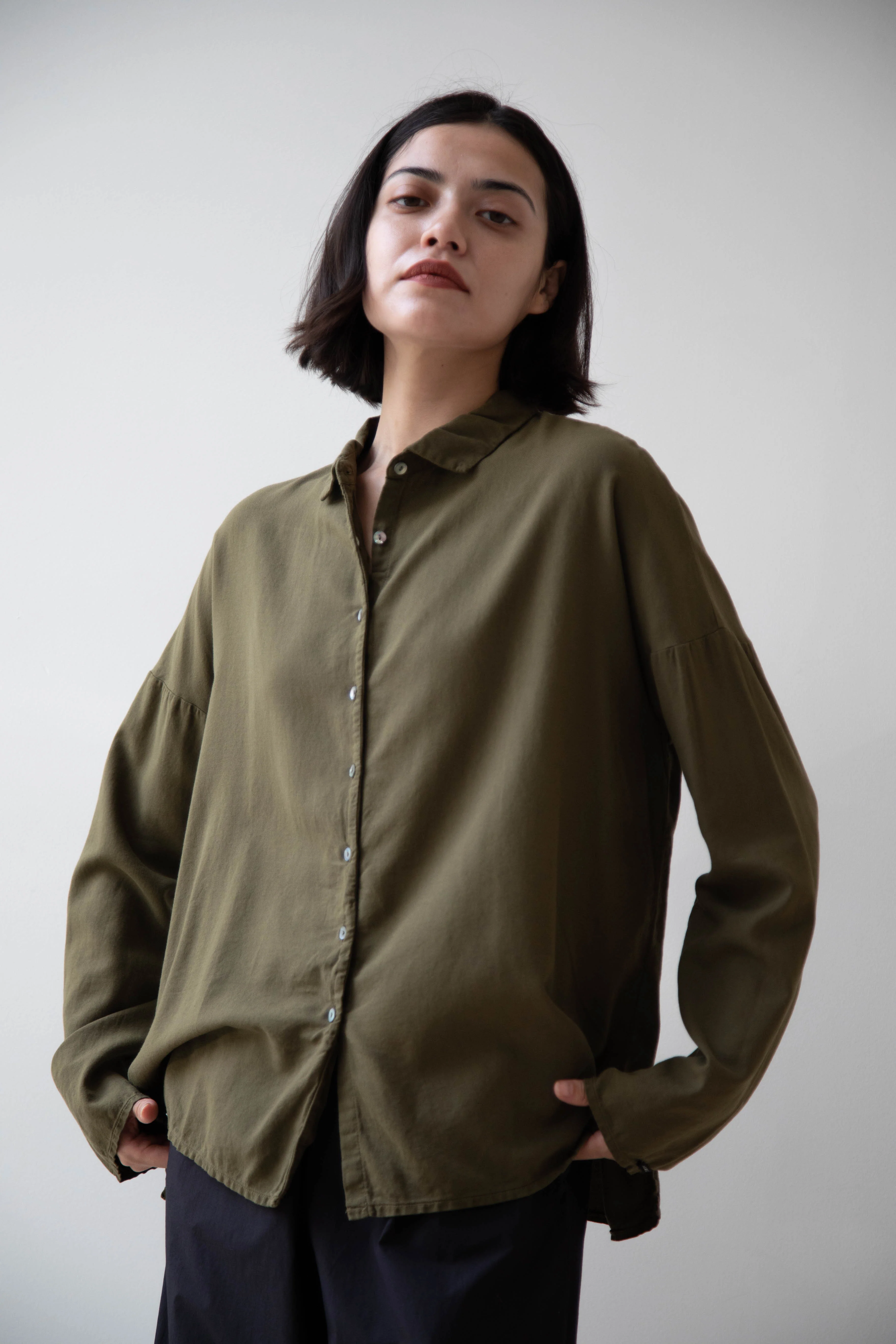 Album di Famiglia | Short Collar Shirt in TVC Olive - Image 19