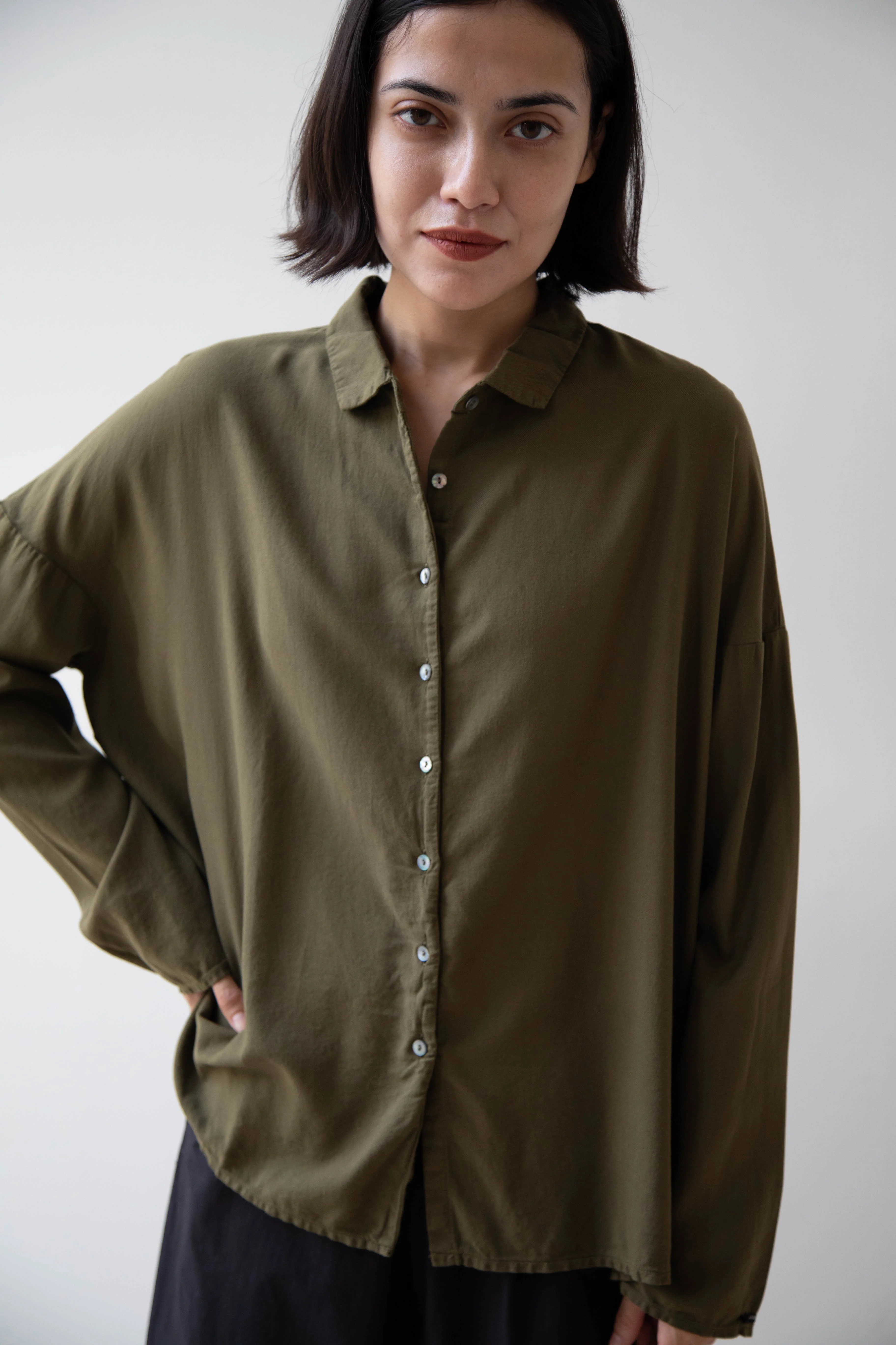 Album di Famiglia | Short Collar Shirt in TVC Olive - Image 20