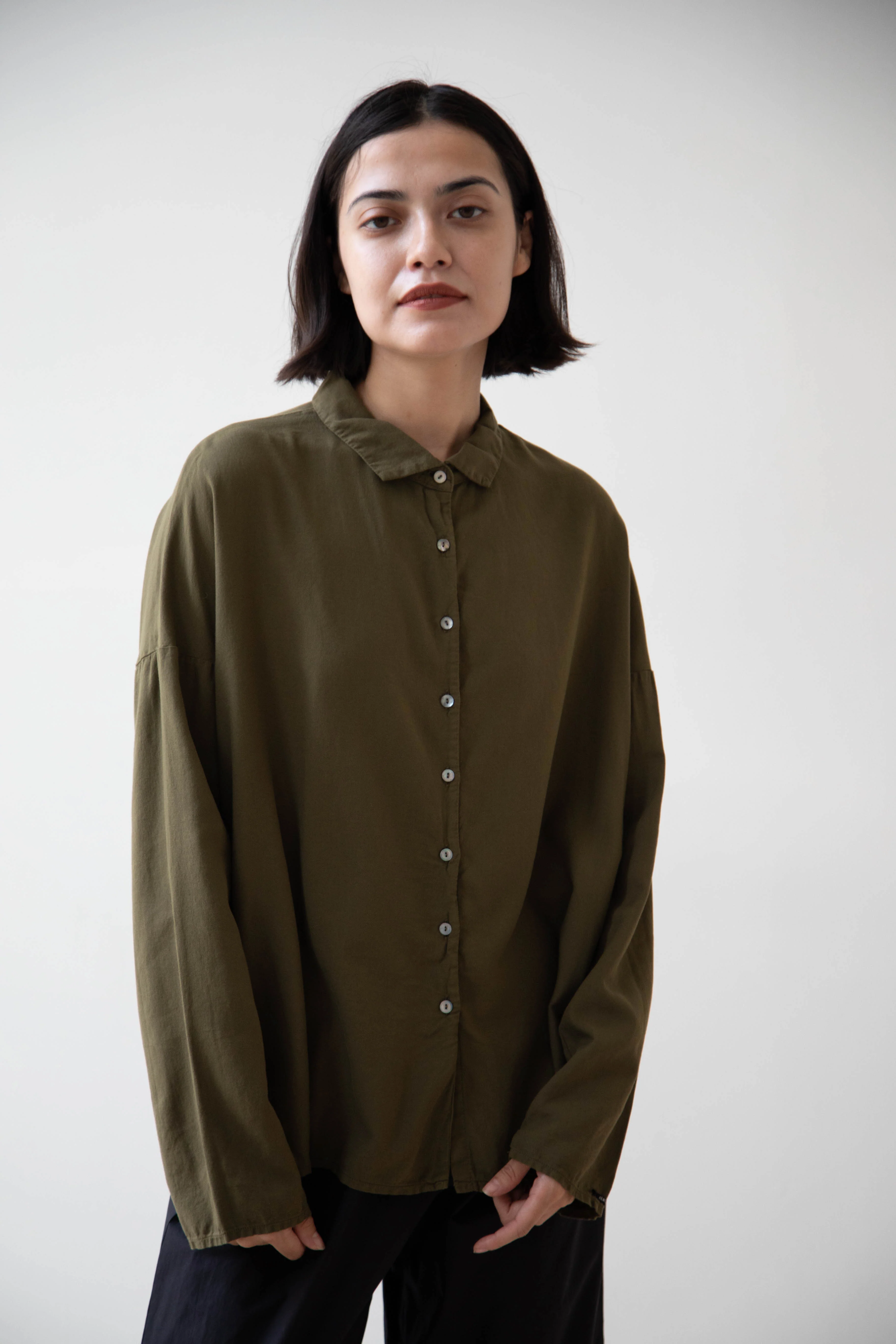 Album di Famiglia | Short Collar Shirt in TVC Olive - Image 21