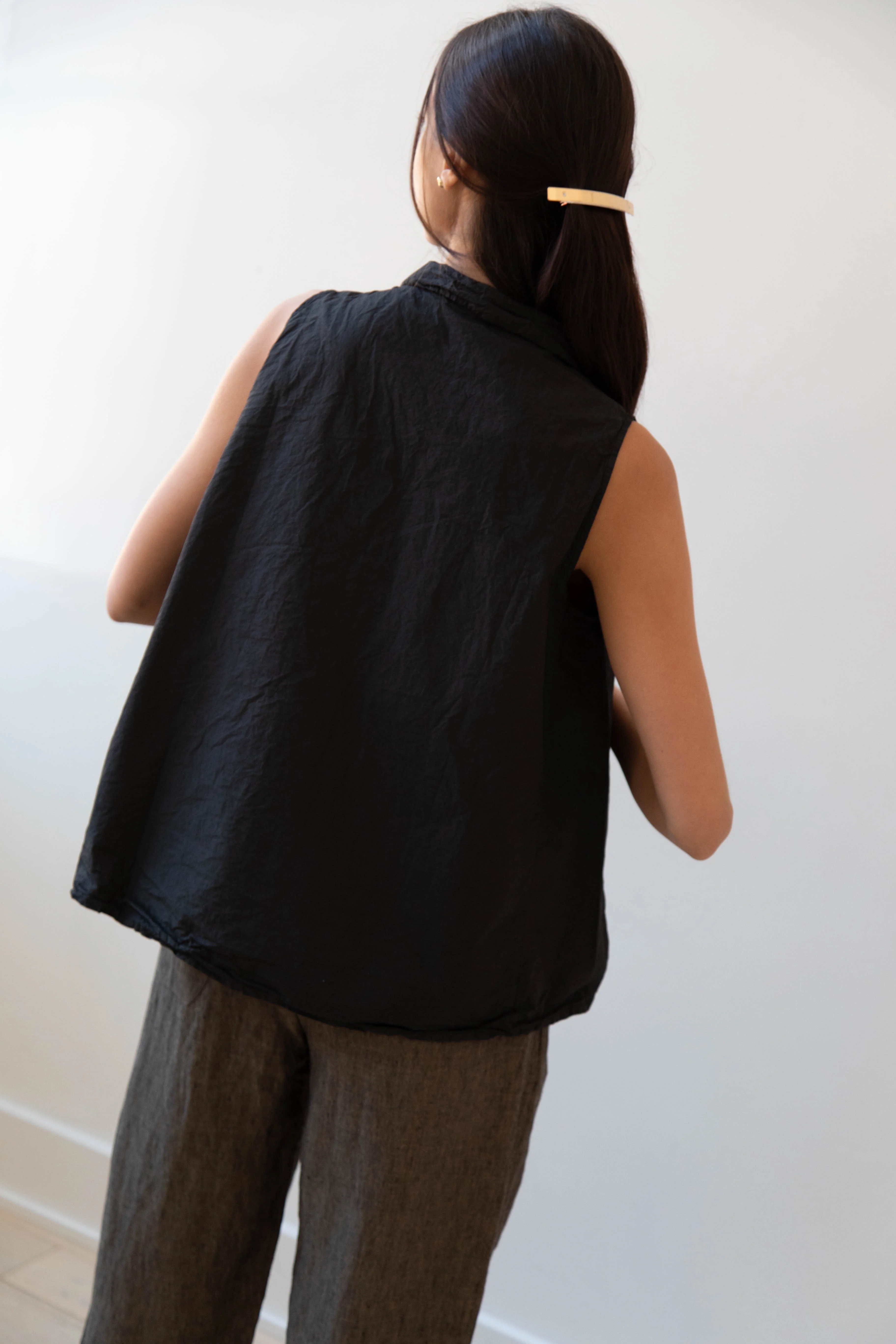 Album di Famiglia | TC Cotton Sleeveless Collar Shirt in Black - Image 14