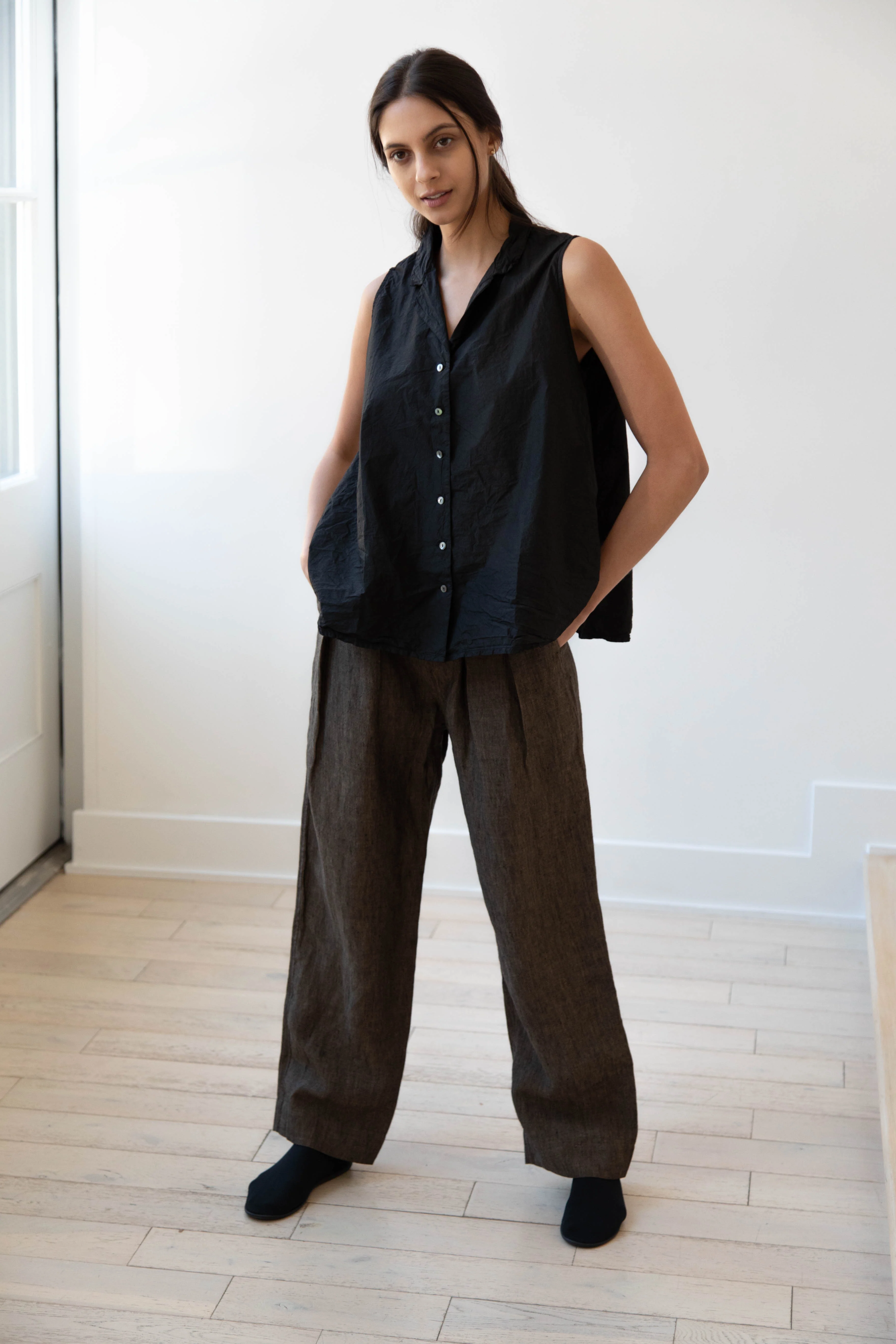 Album di Famiglia | TC Cotton Sleeveless Collar Shirt in Black - Image 16
