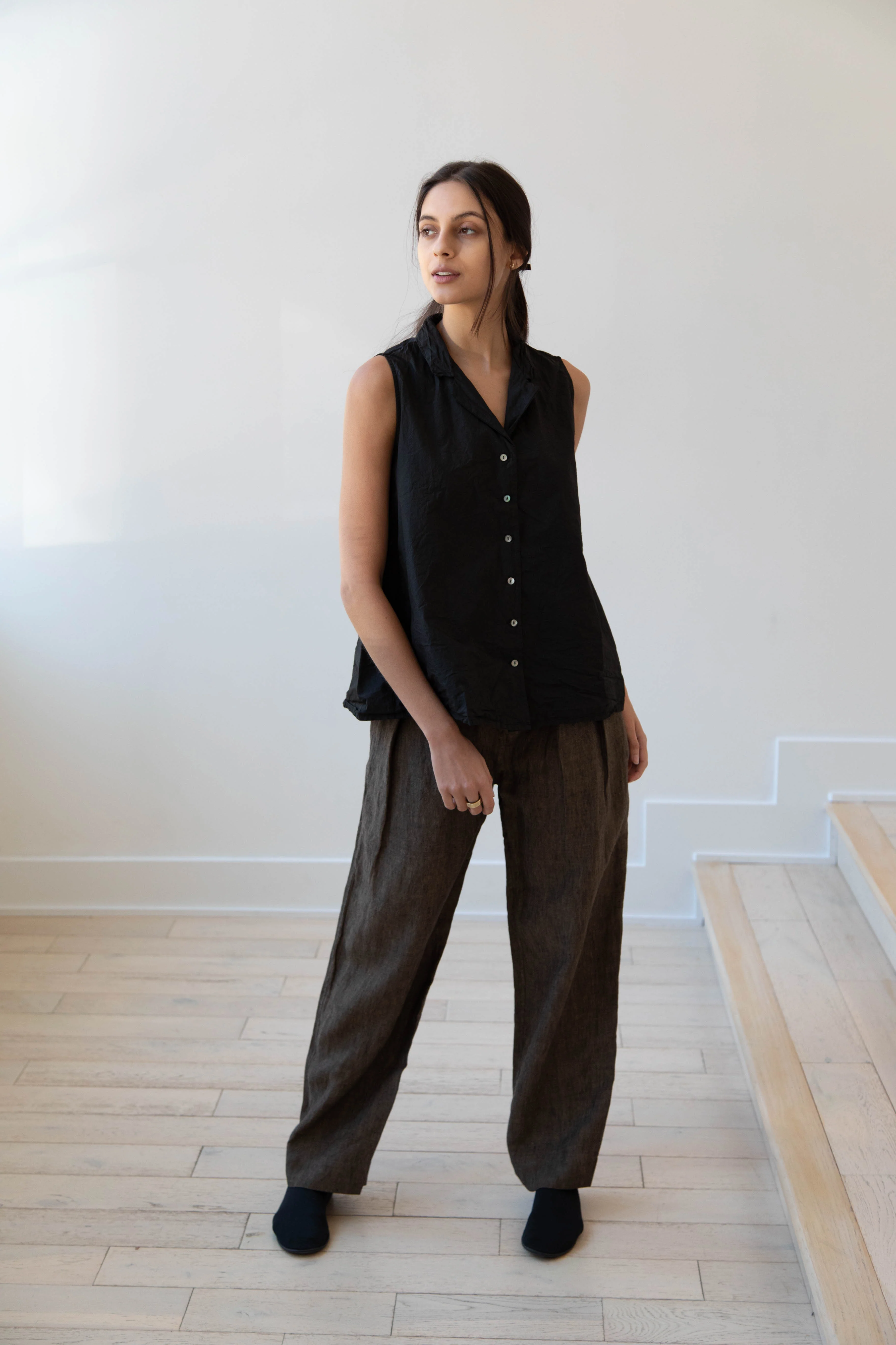 Album di Famiglia | TC Cotton Sleeveless Collar Shirt in Black - Image 20