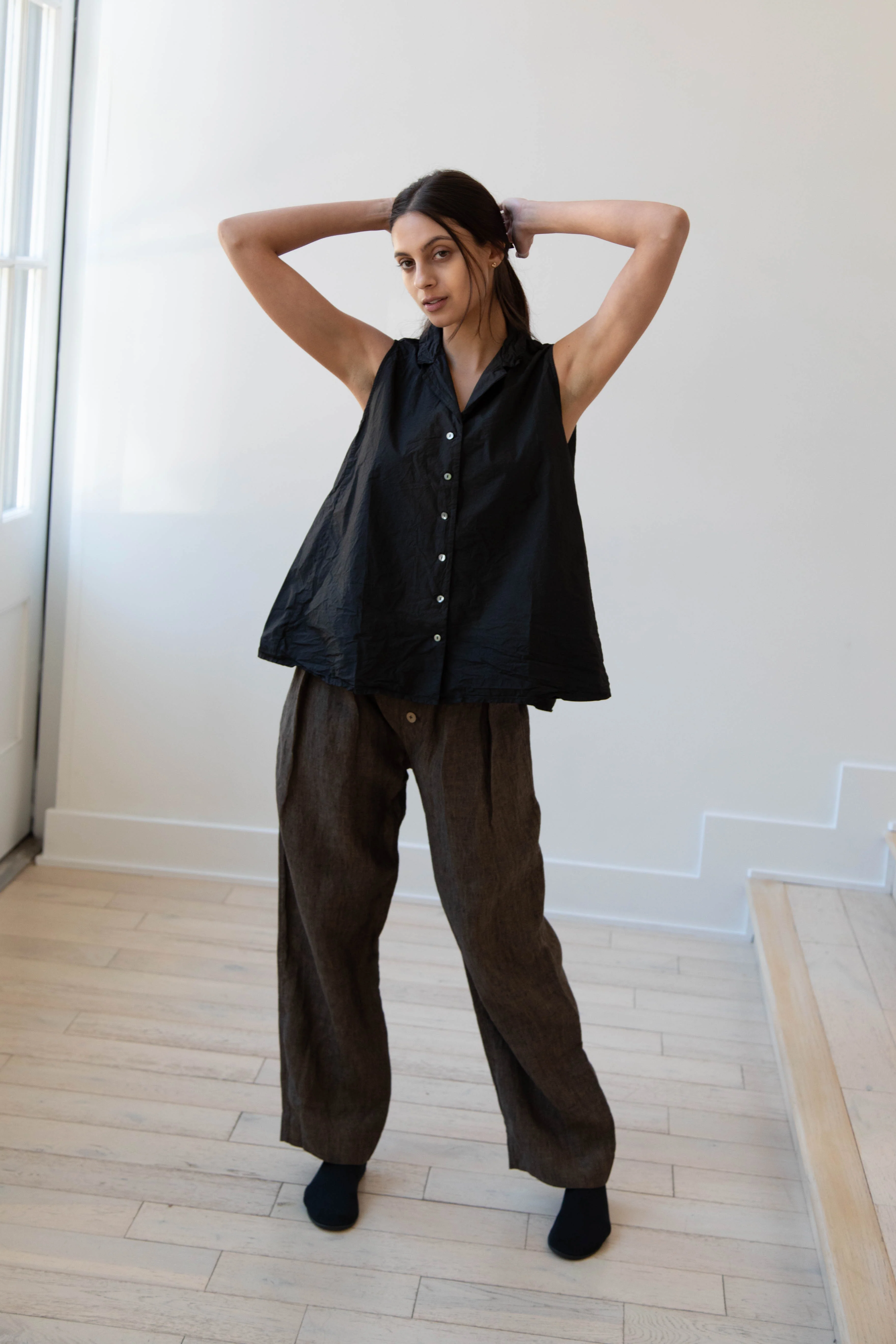 Album di Famiglia | TC Cotton Sleeveless Collar Shirt in Black - Image 21