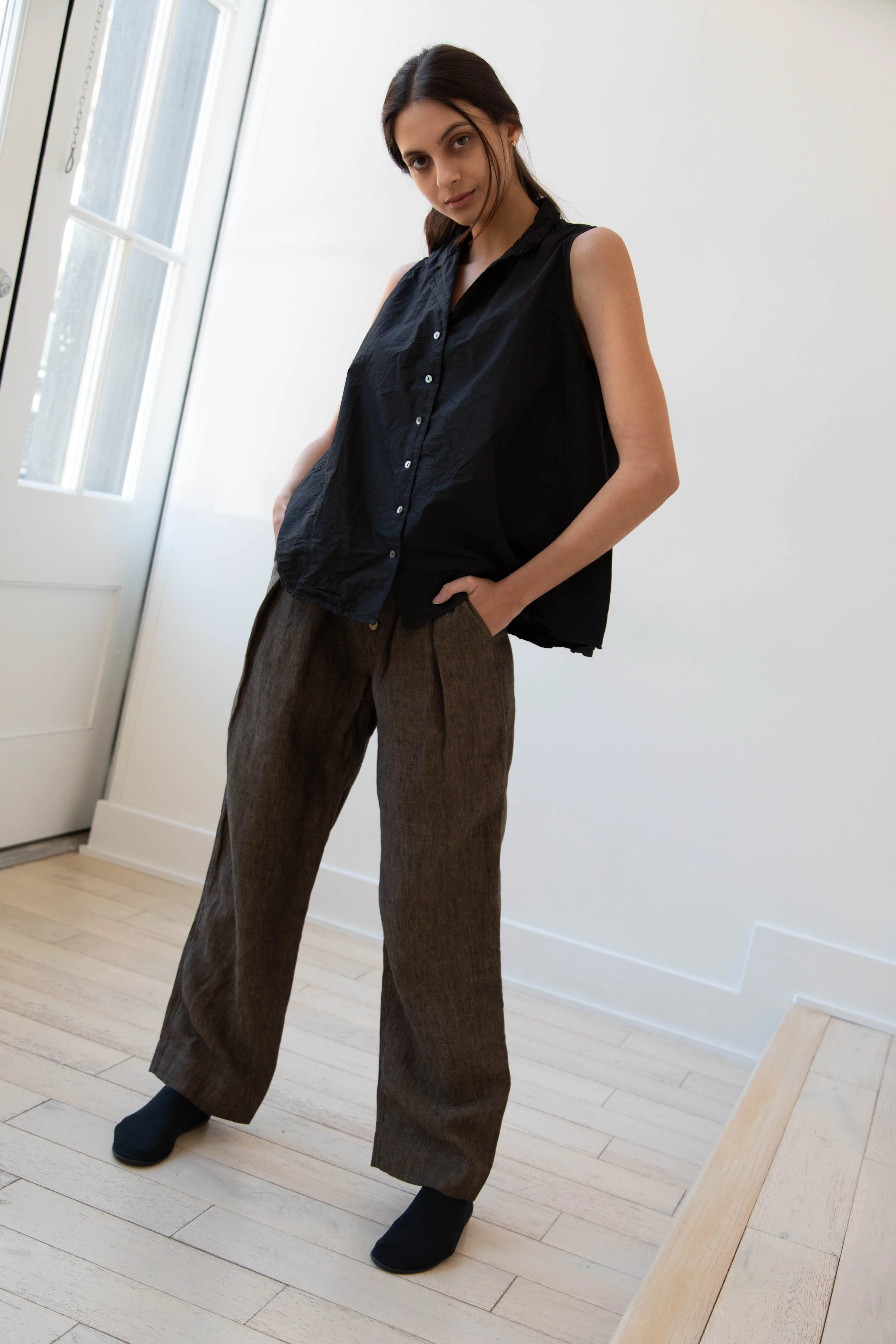 Album di Famiglia | TC Cotton Sleeveless Collar Shirt in Black - Image 6
