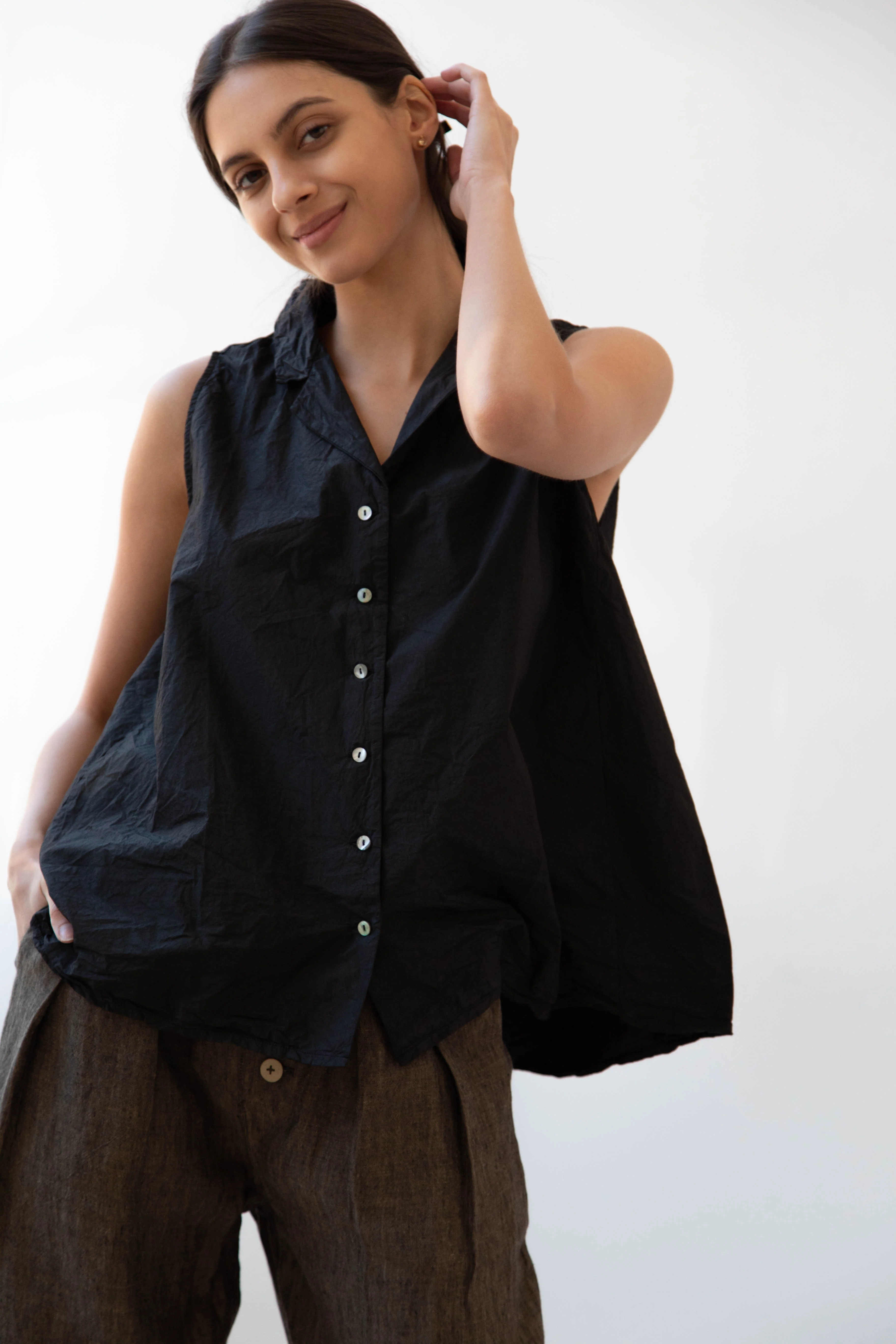 Album di Famiglia | TC Cotton Sleeveless Collar Shirt in Black - Image 7