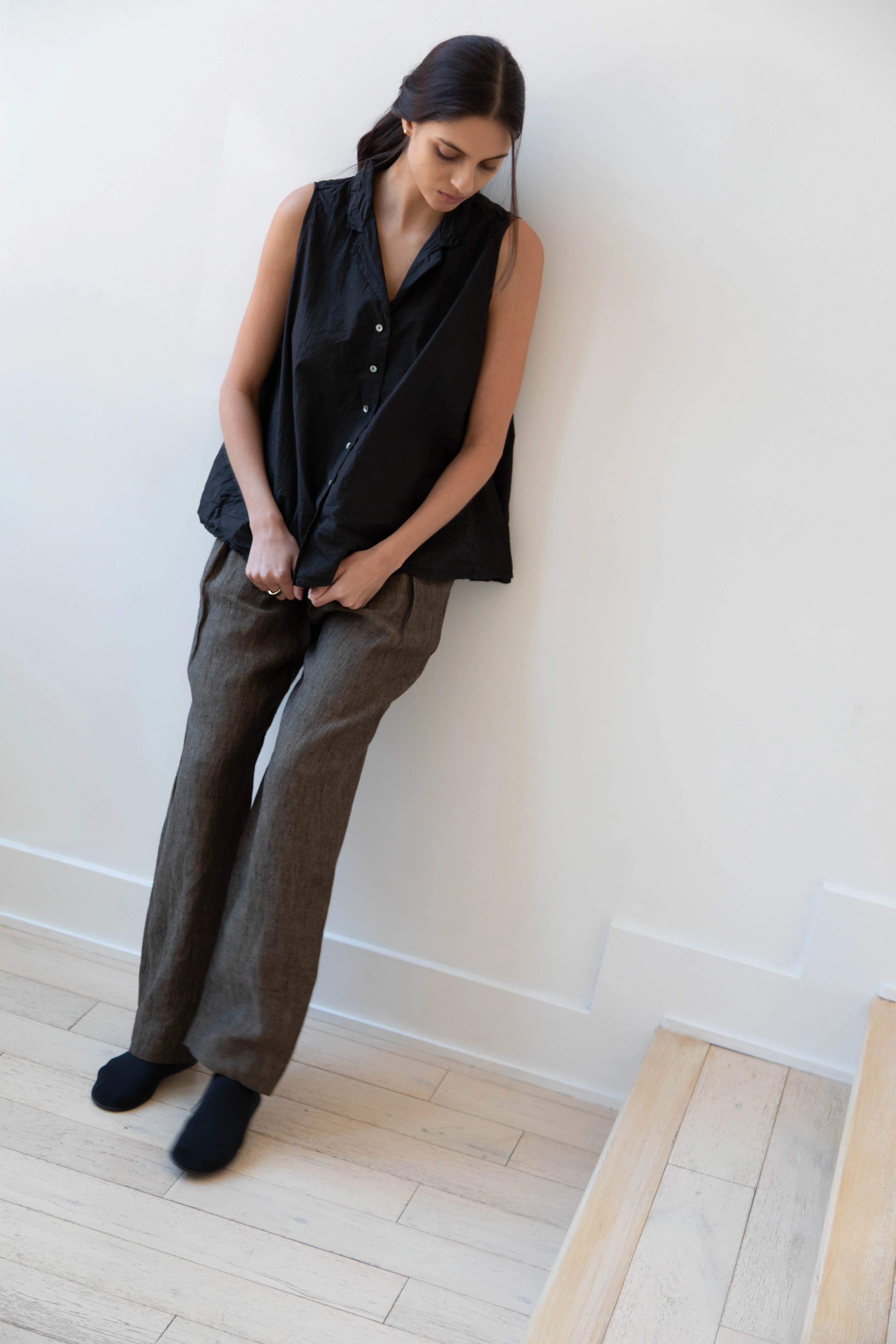 Album di Famiglia | TC Cotton Sleeveless Collar Shirt in Black - Image 9