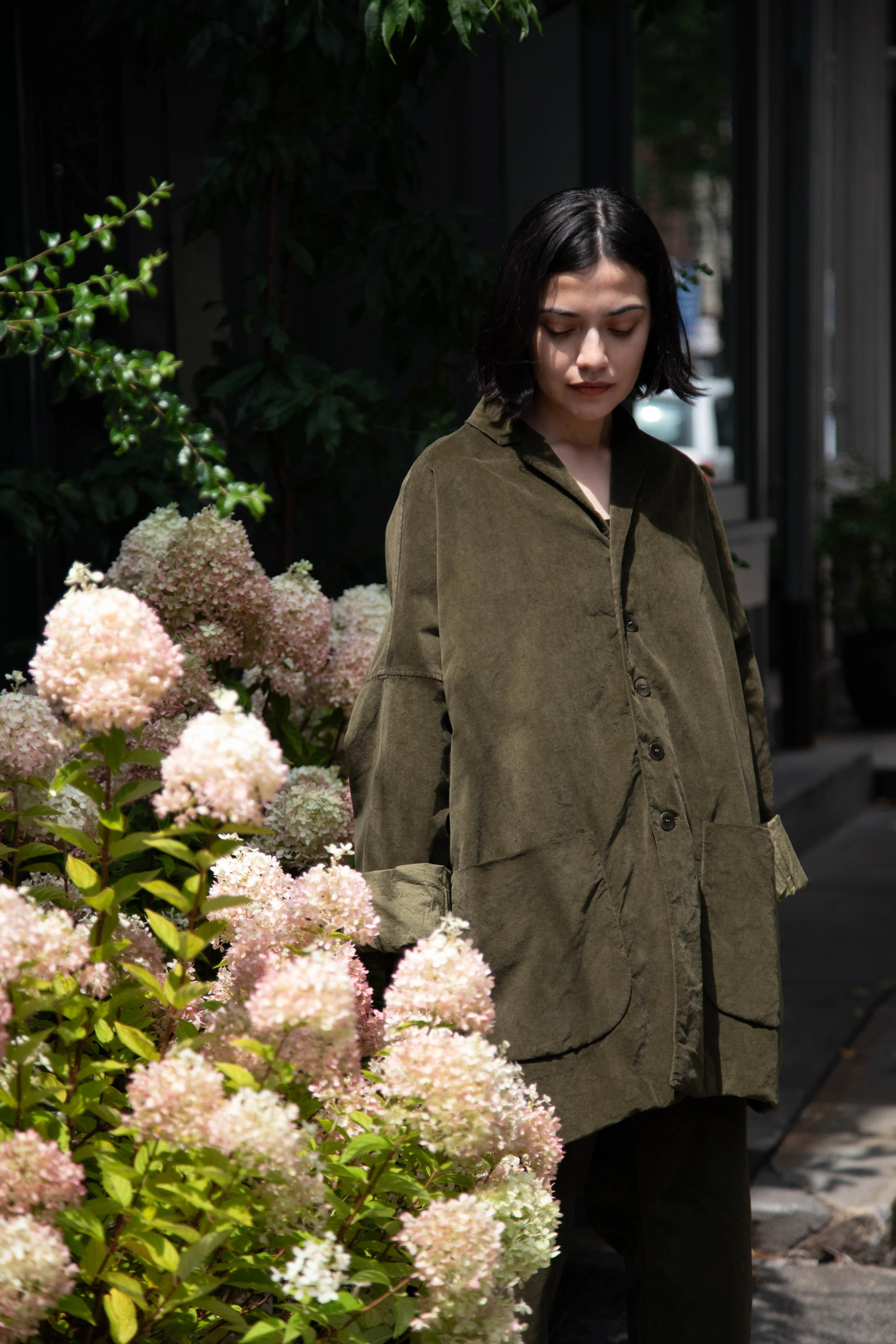 Album di Famiglia | Velvet Big Blazer in Olive - Image 17