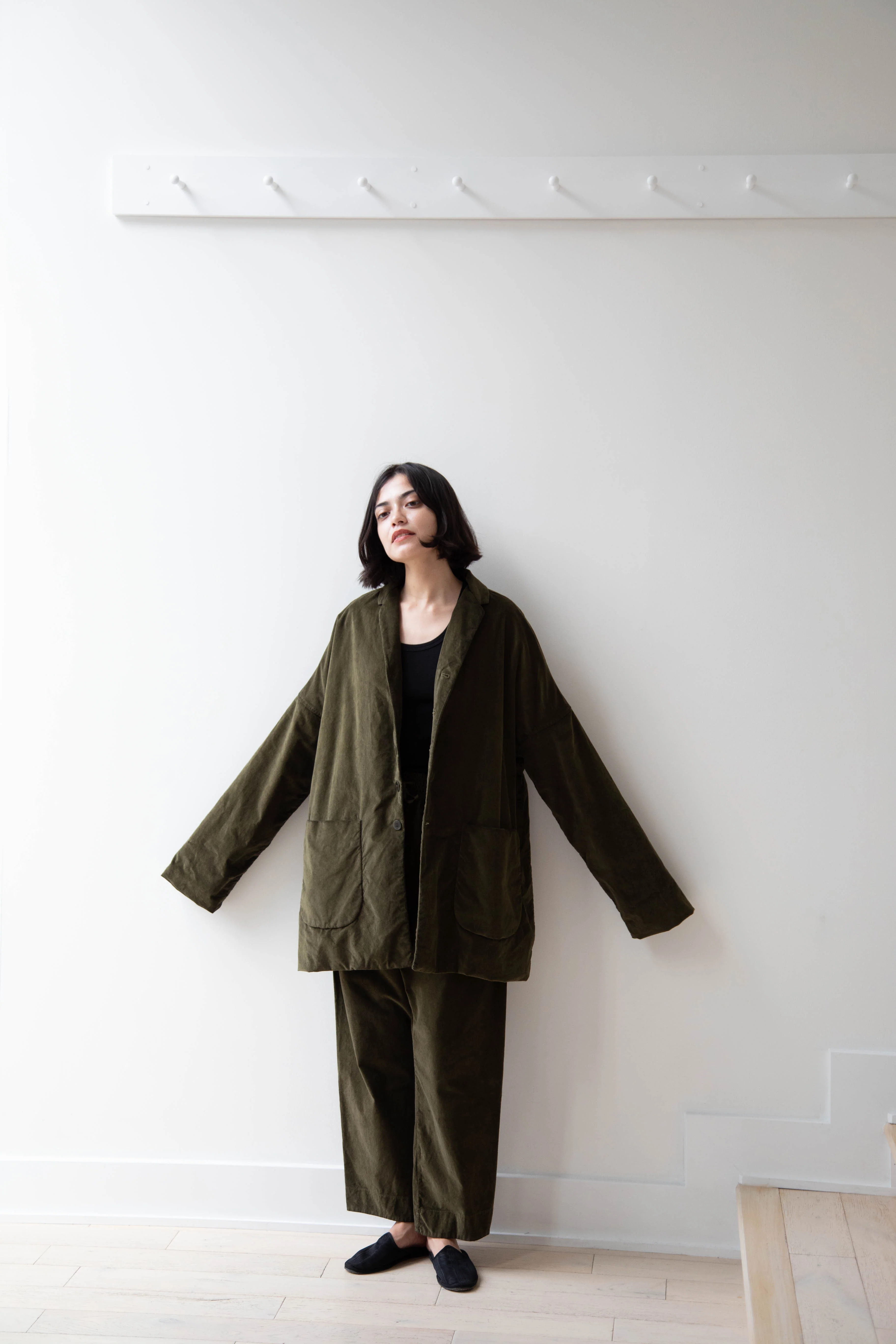 Album di Famiglia | Velvet Big Blazer in Olive - Image 22