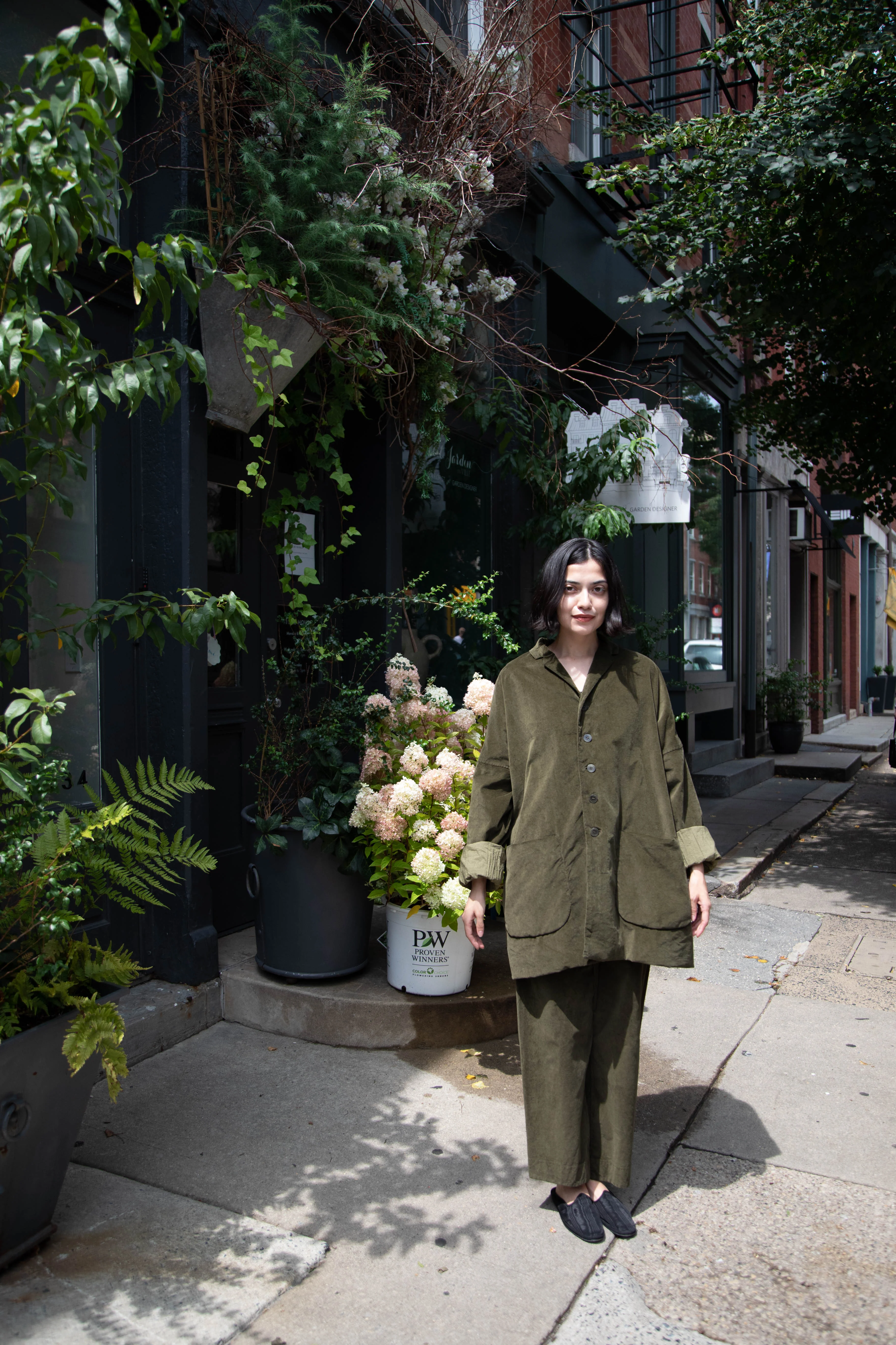 Album di Famiglia | Velvet Big Blazer in Olive - Image 26