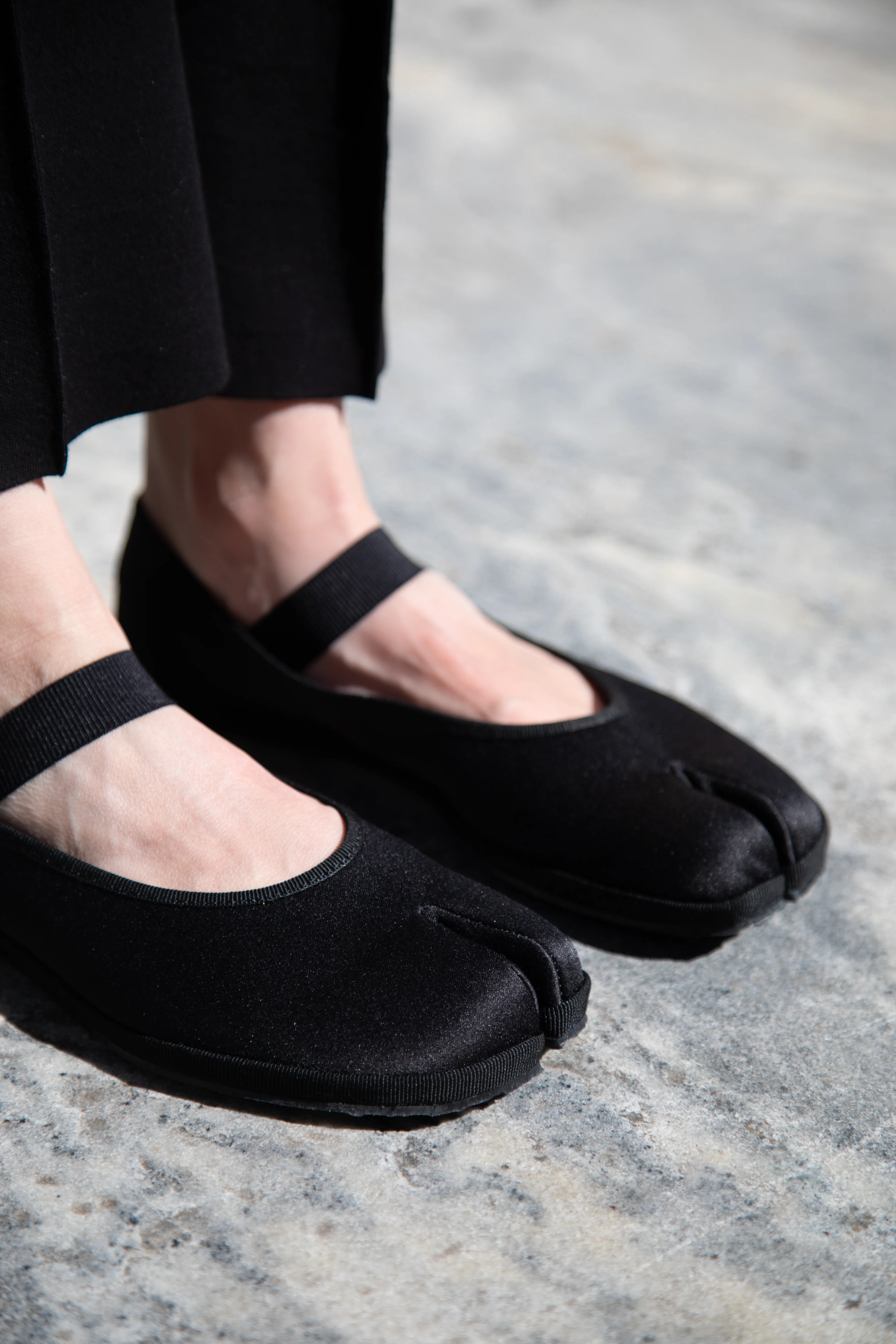 Drogheria Crivellini | Fu-Tabi Ballerina Shoes in Black Satin - Image 3