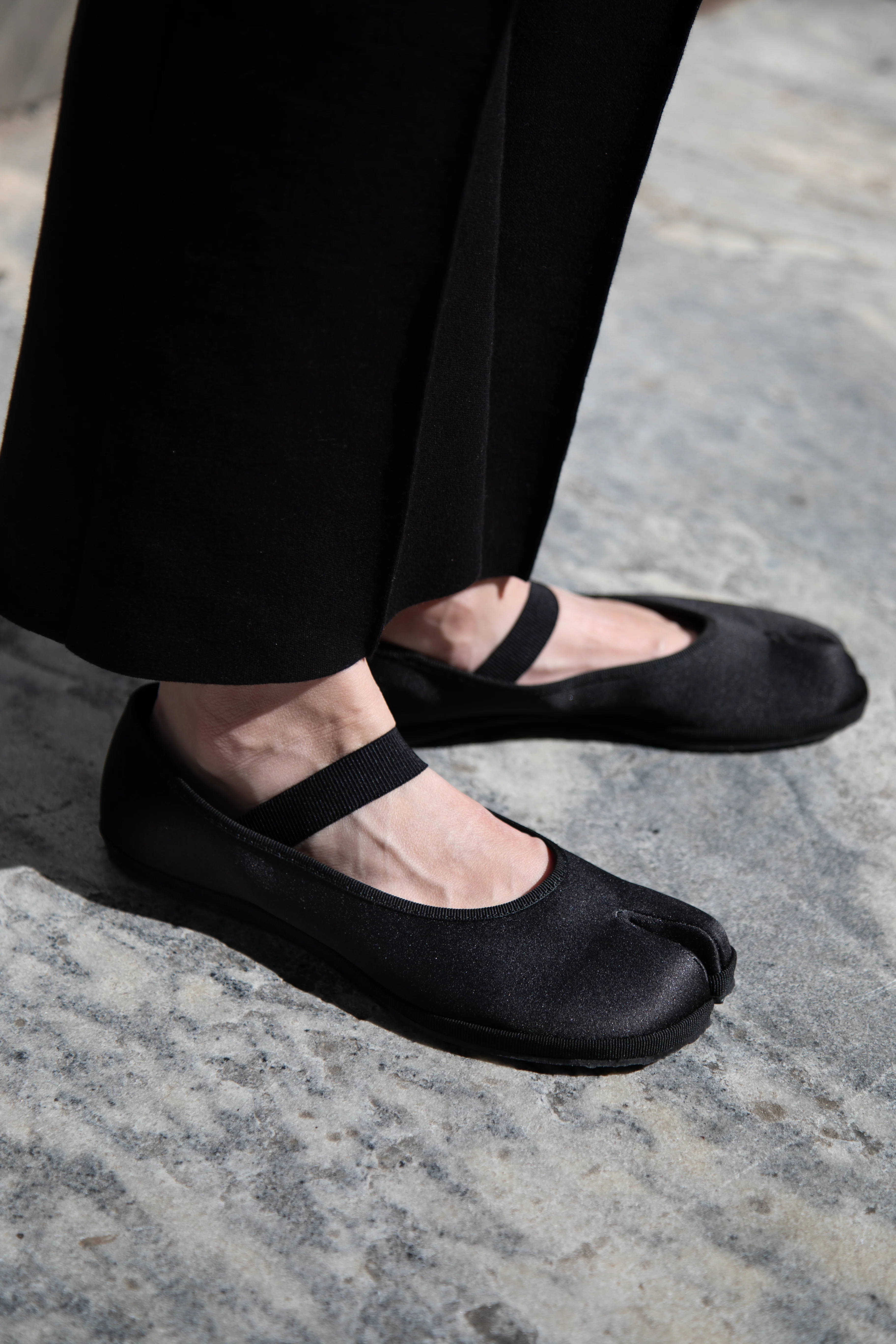 Drogheria Crivellini | Fu-Tabi Ballerina Shoes in Black Satin - Image 4