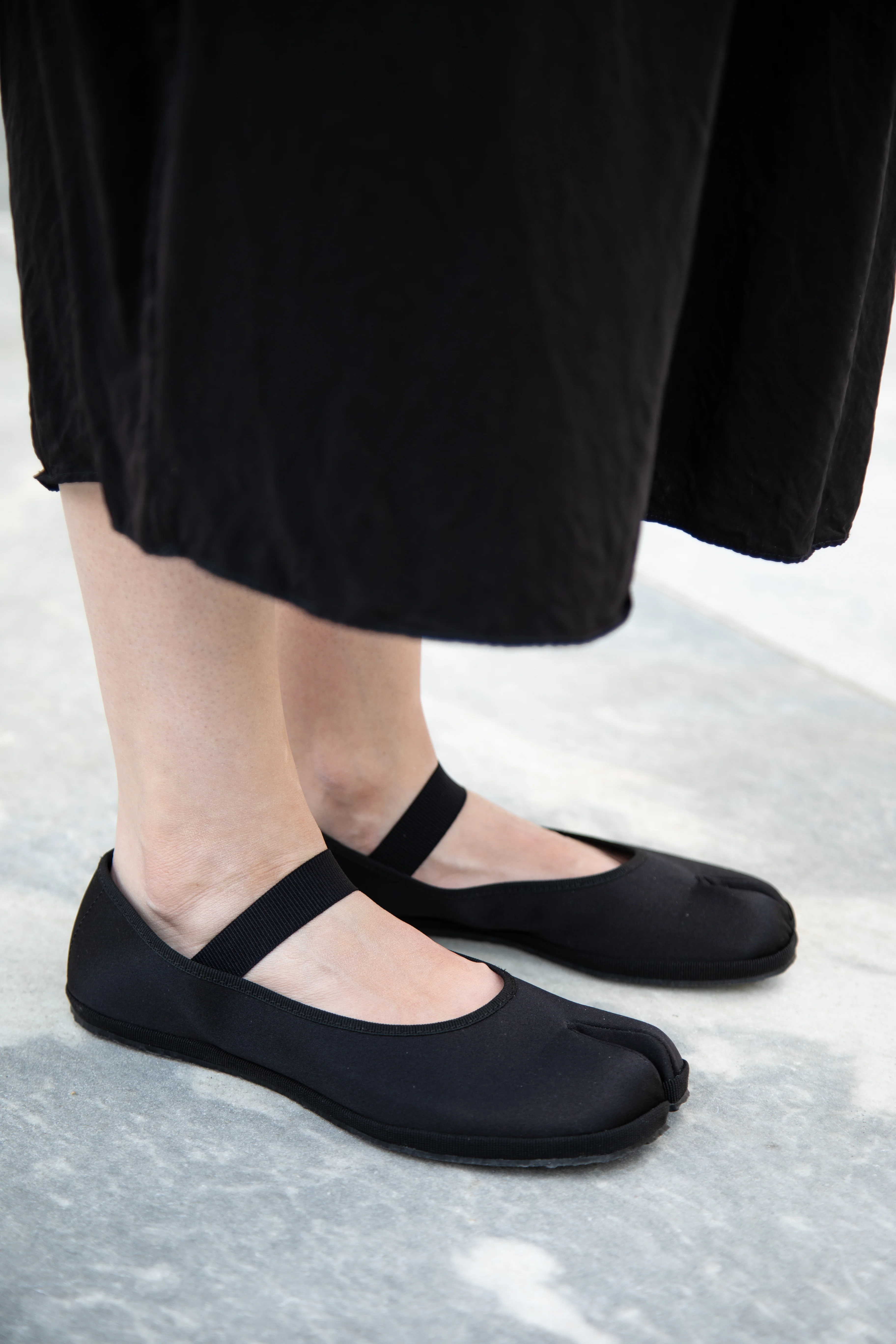 Drogheria Crivellini | Fu-Tabi Ballerina Shoes in Black Satin - Image 7