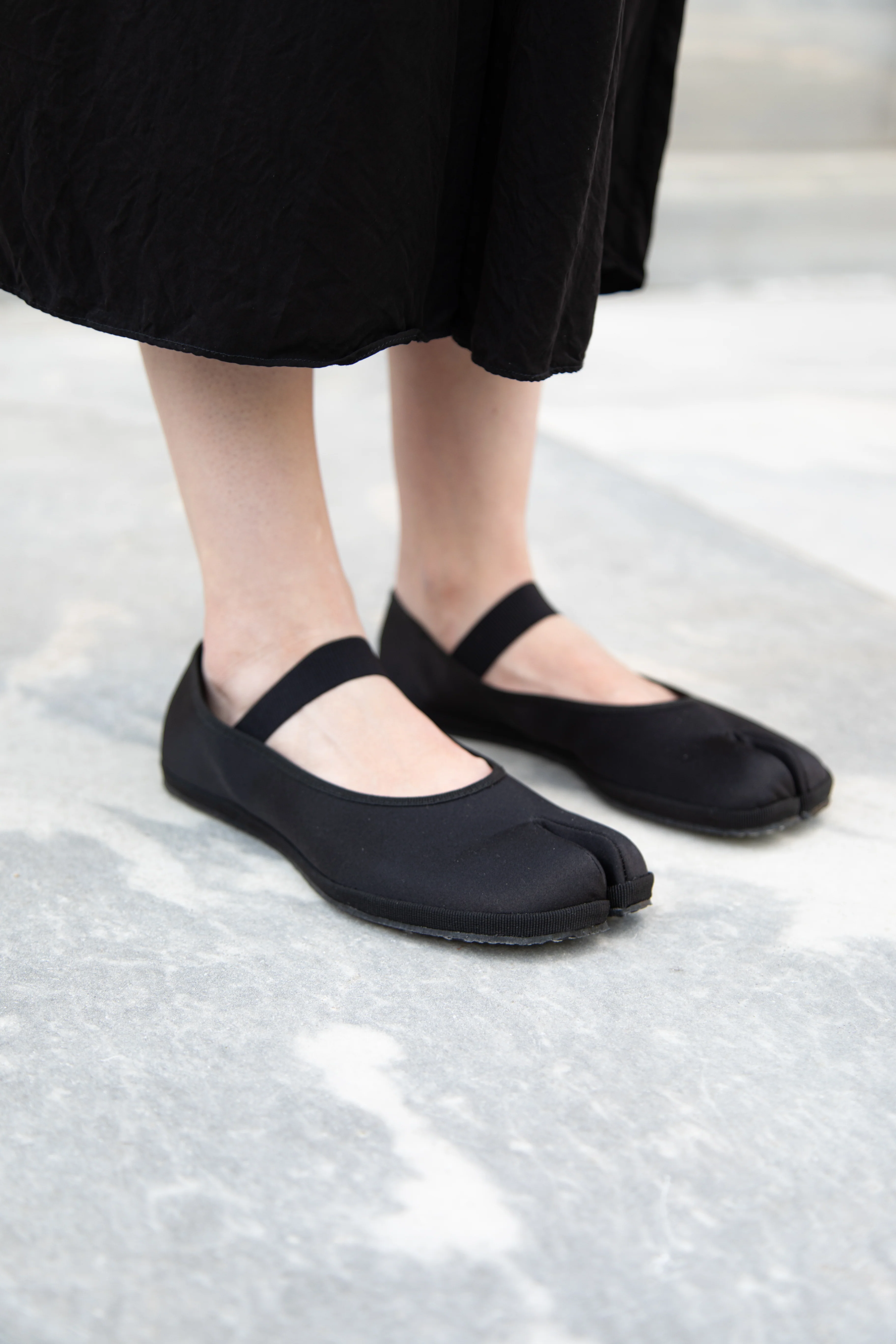 Drogheria Crivellini | Fu-Tabi Ballerina Shoes in Black Satin - Image 9