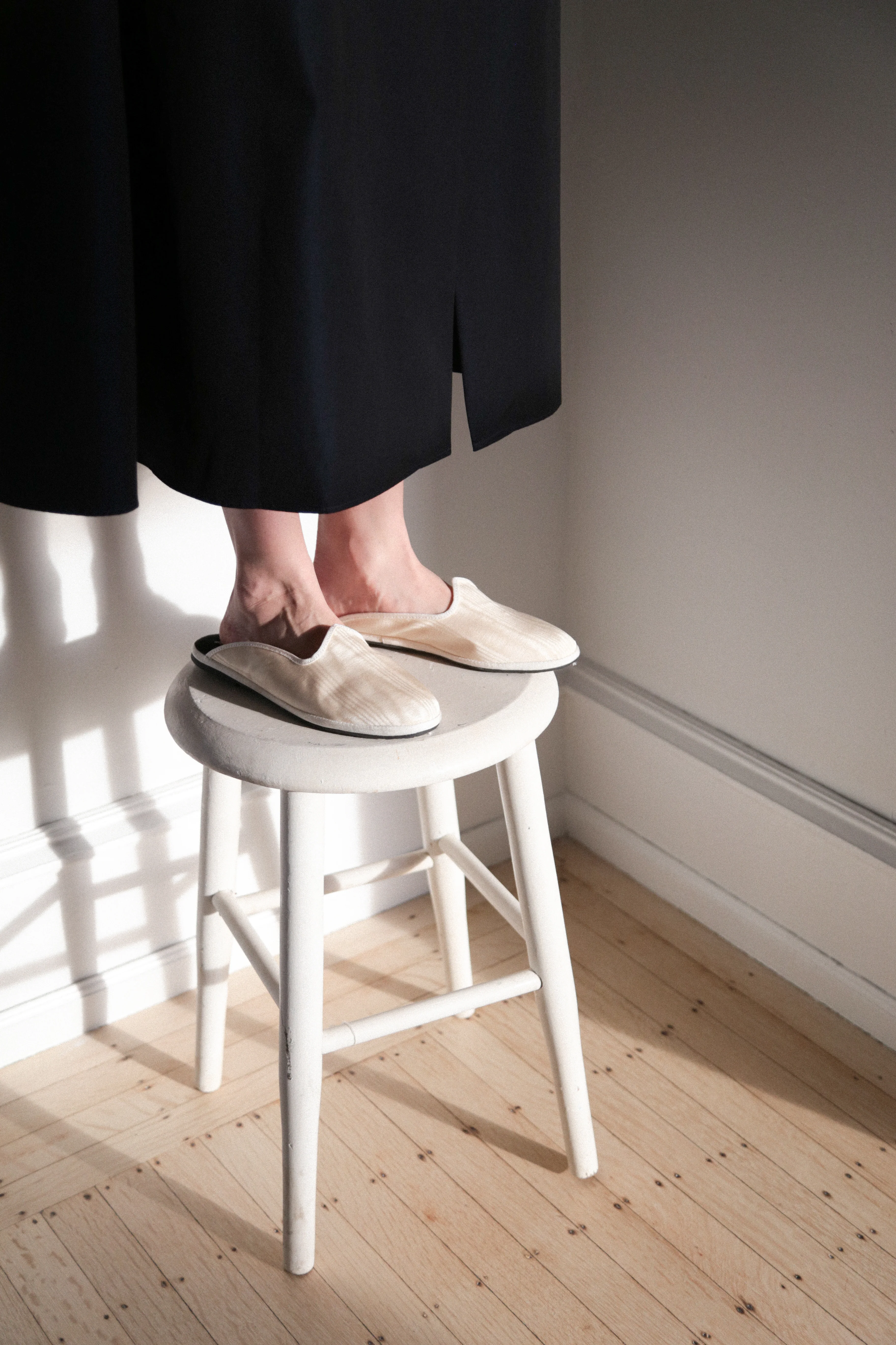 Drogheria Crivellini Silk Slides in Cream - Image 4