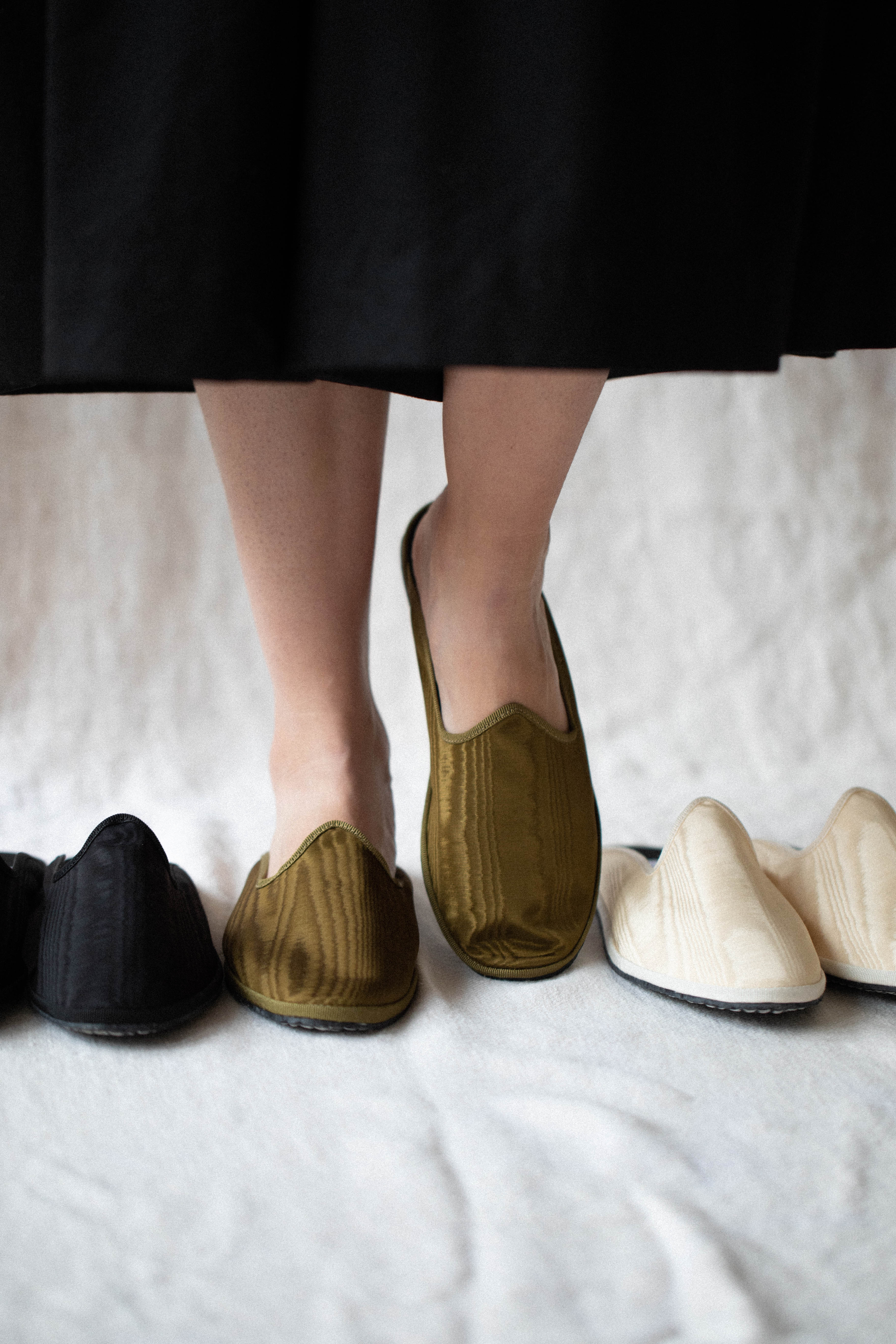 Drogheria Crivellini Silk Slides in Cream - Image 9