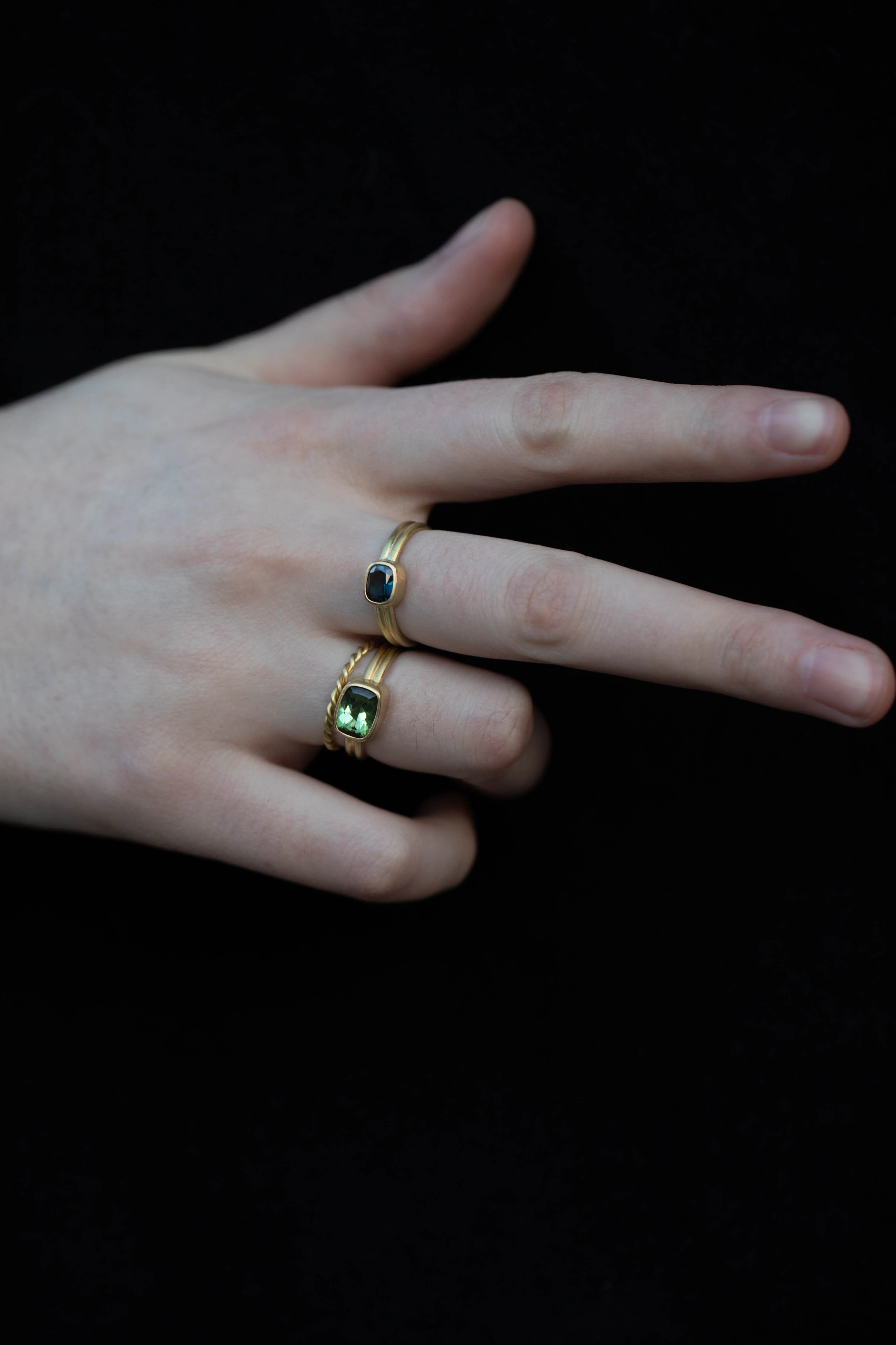 East Camp | Sapphire Double Band Ring in 18k Gold - Image 18