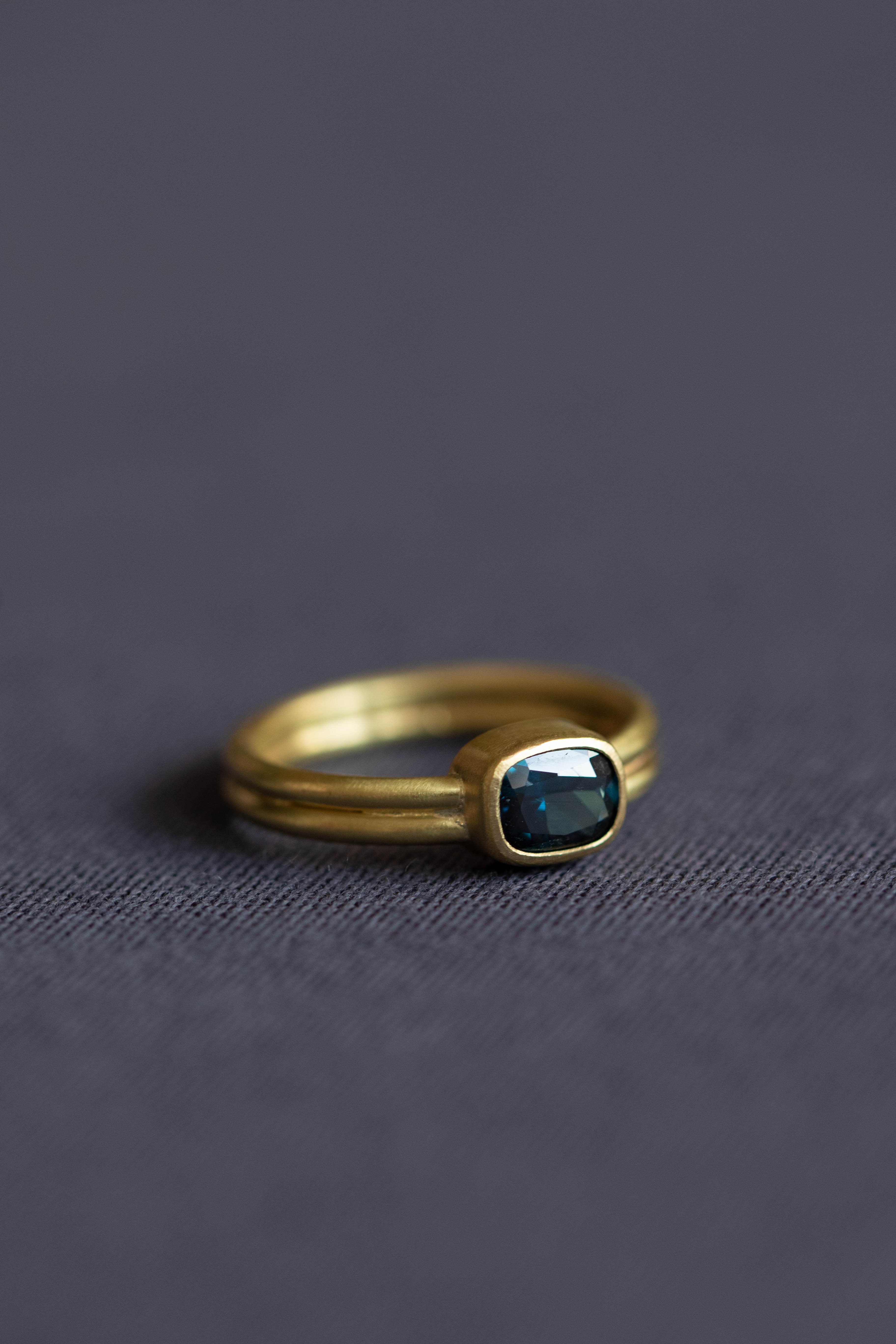 East Camp | Sapphire Double Band Ring in 18k Gold - Image 6