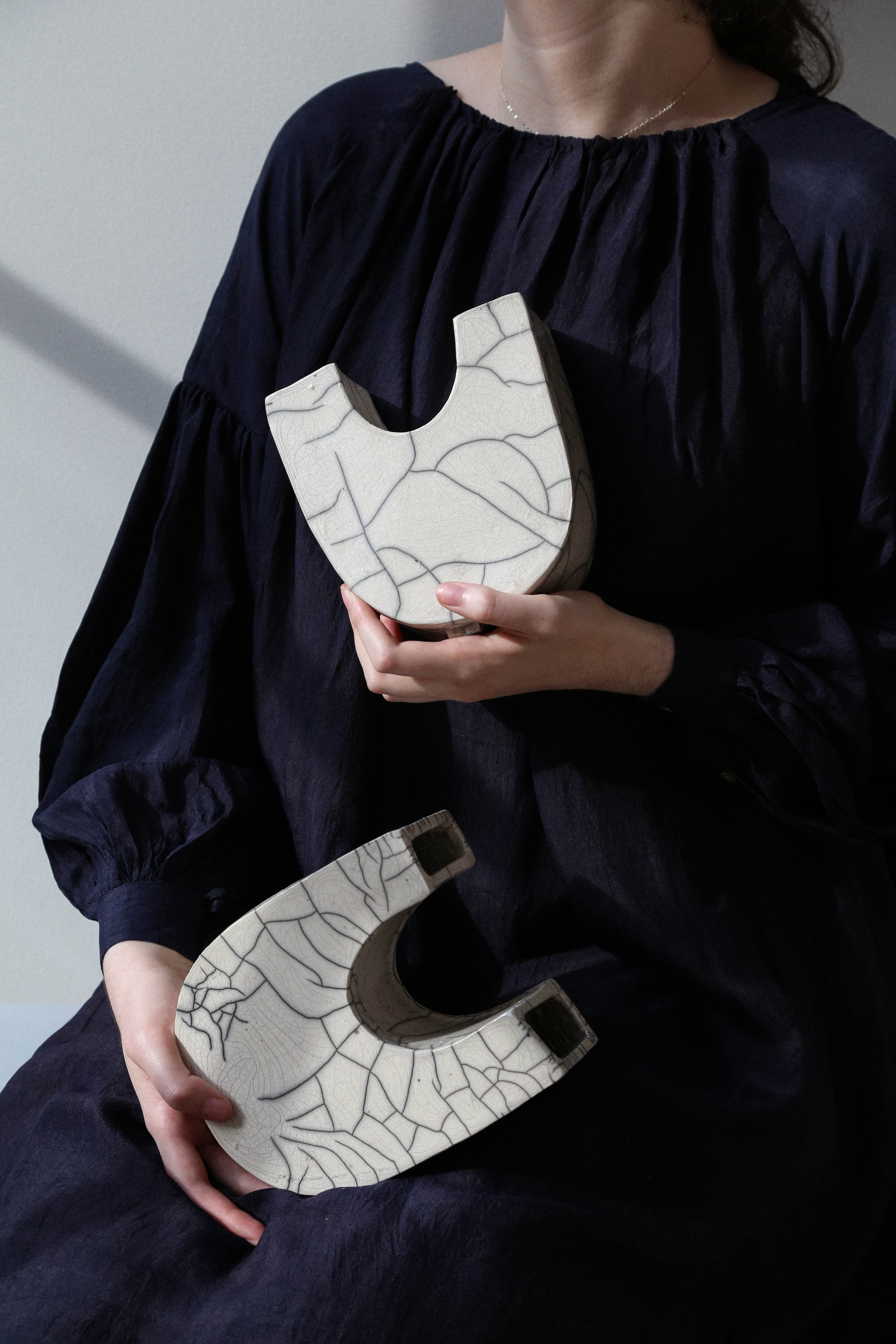 MONDAYS Raku U Vase - Image 4