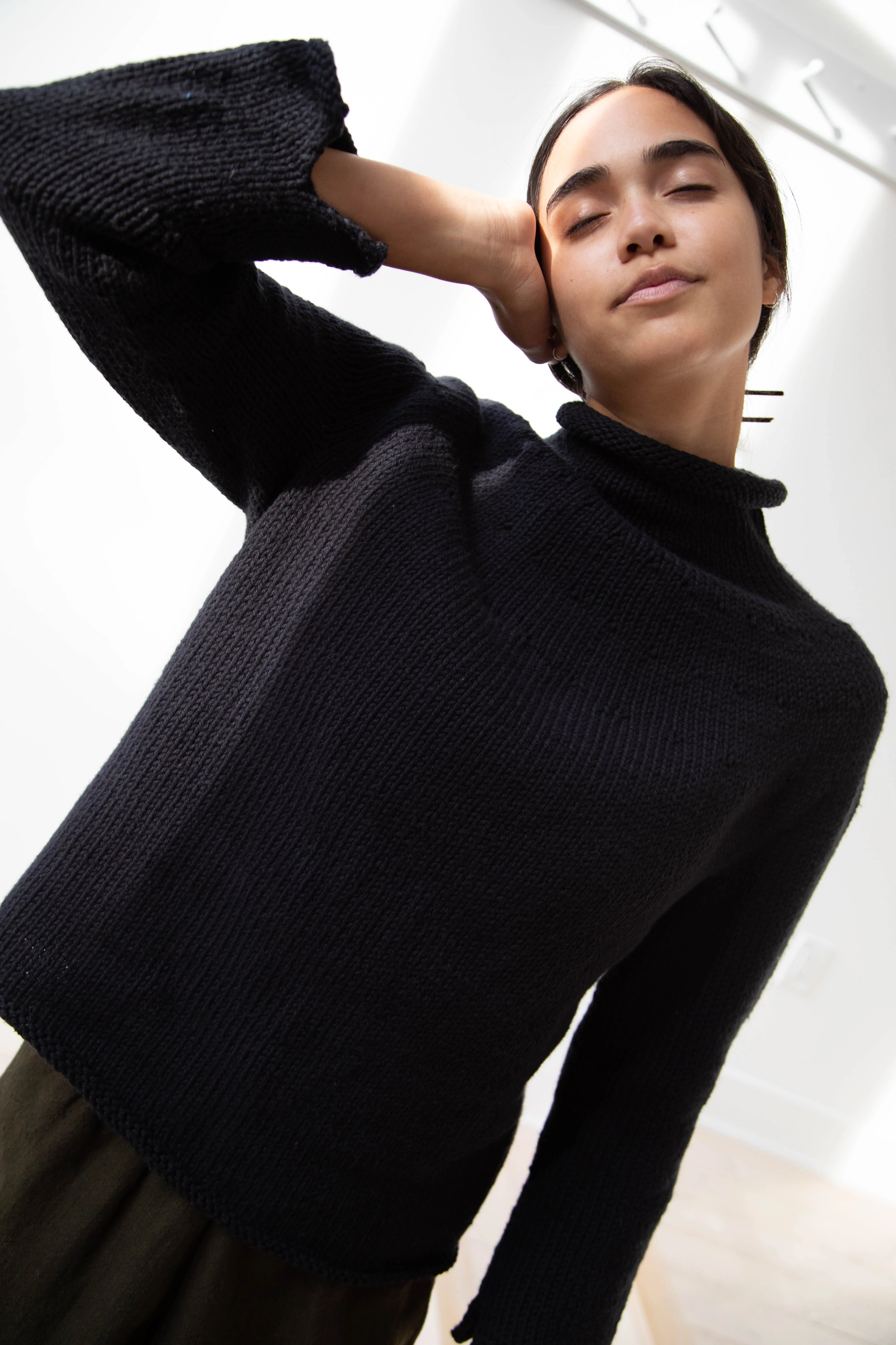 Nitto Café da Manha Sweater in Black - Image 12