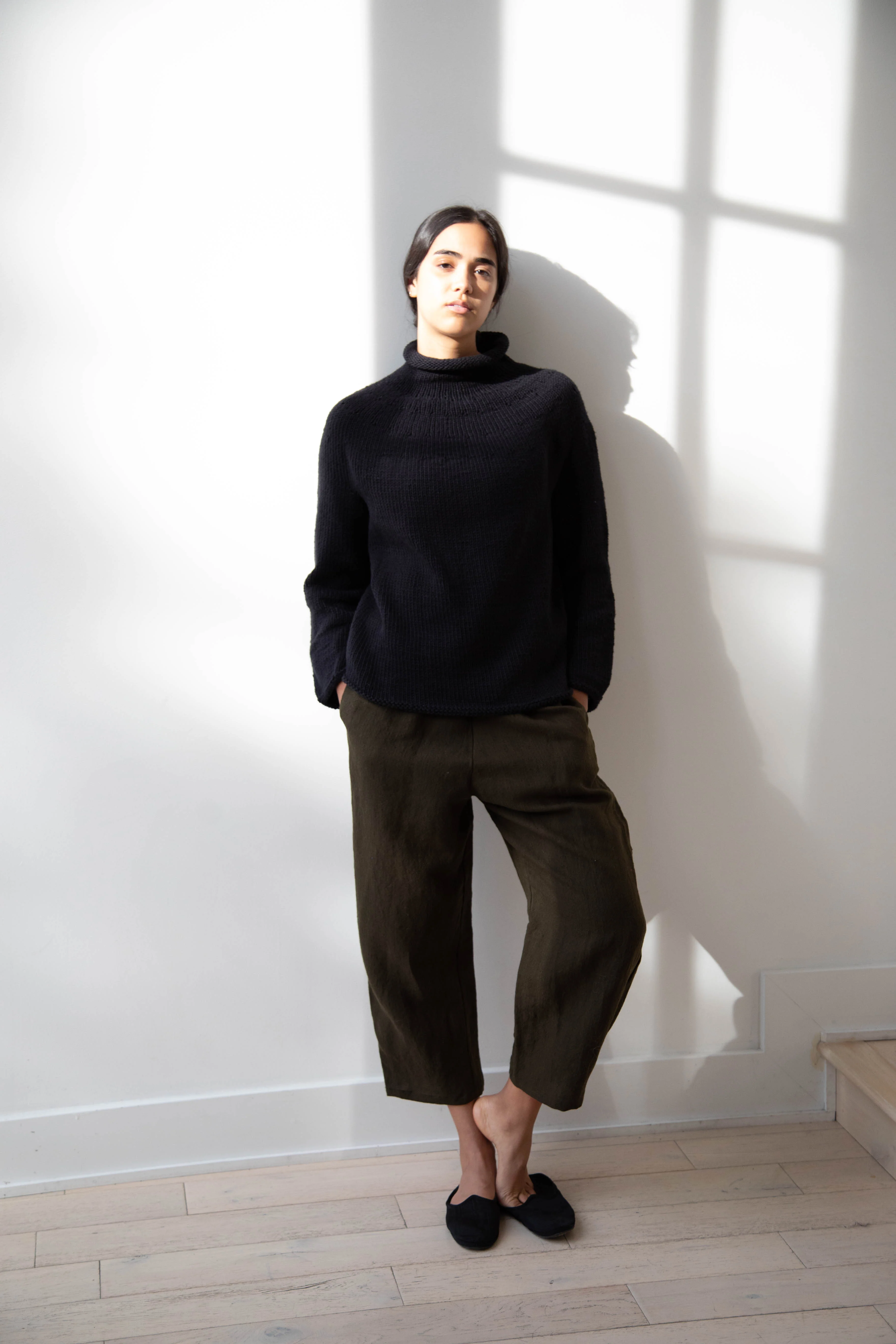 Nitto Café da Manha Sweater in Black - Image 16