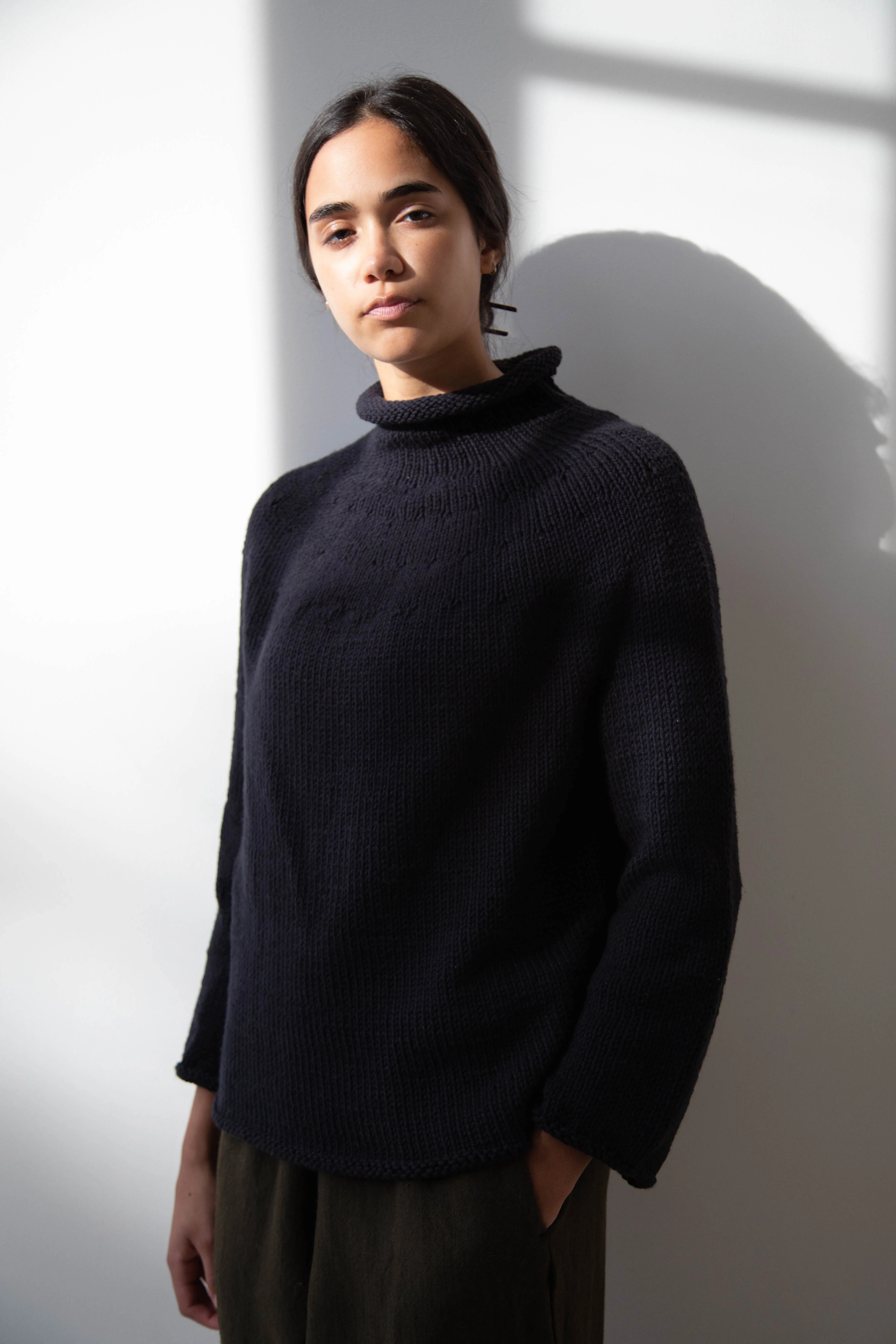 Nitto Café da Manha Sweater in Black - Image 17