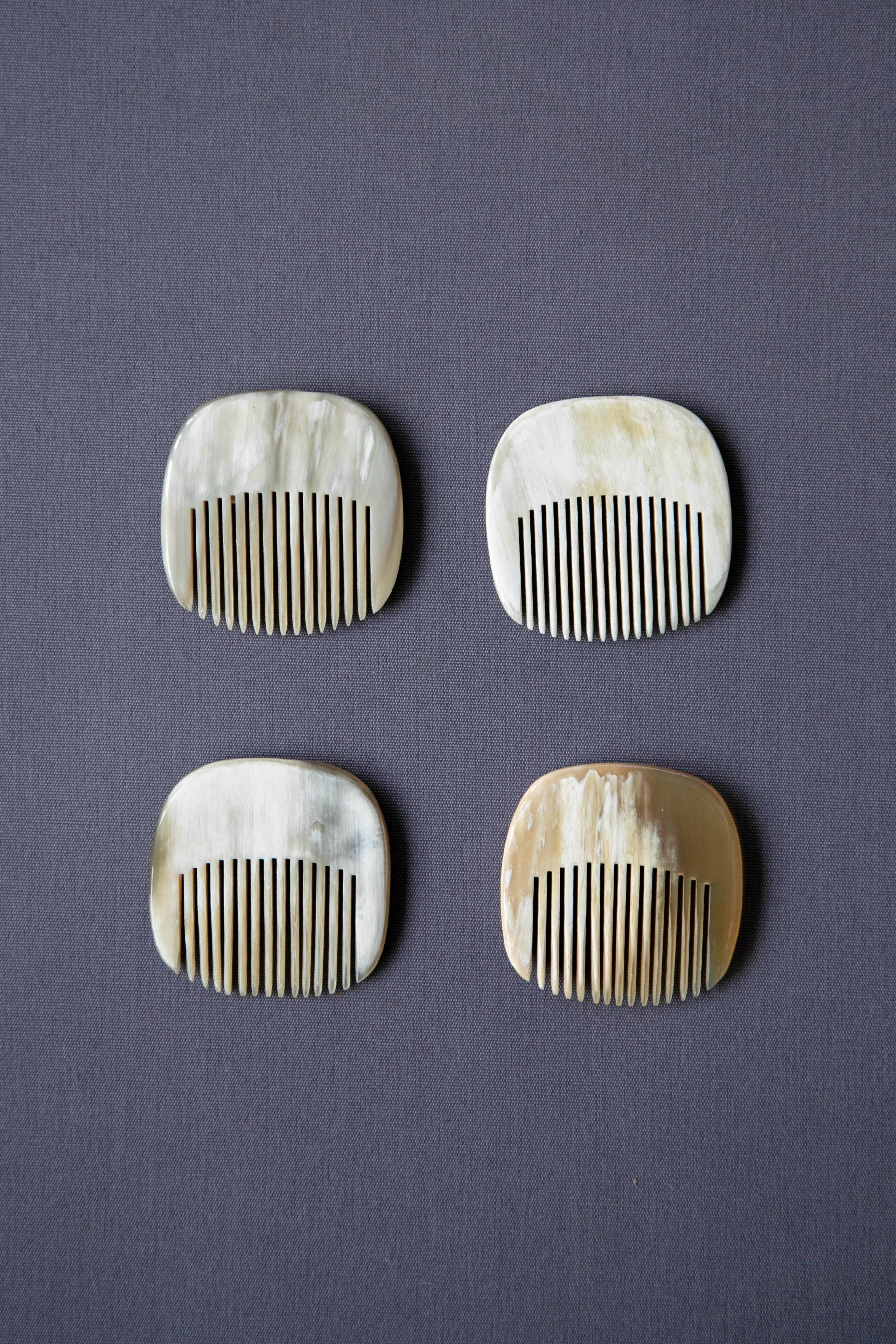 Horn Oval Comb in Cream - Image 3