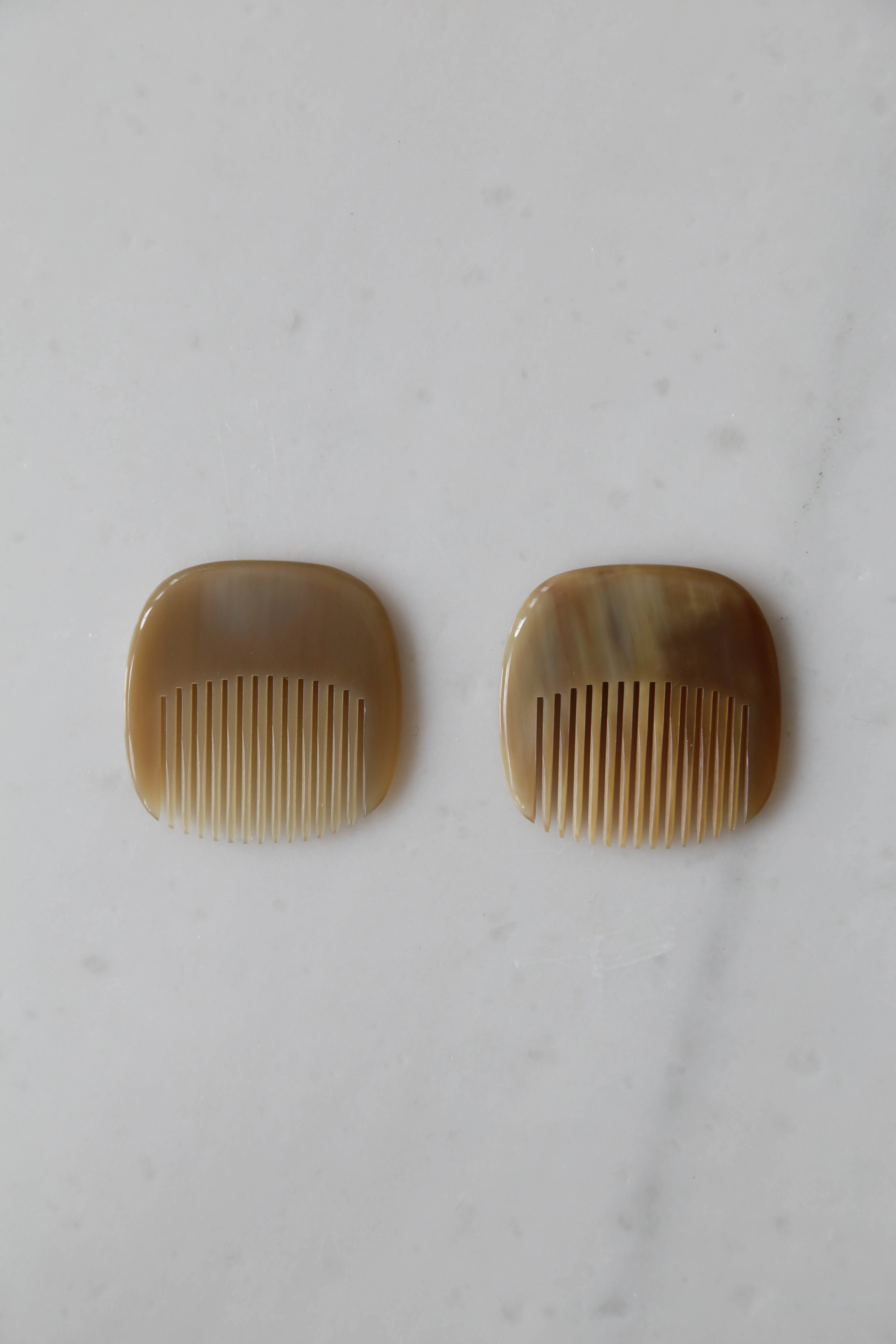 Horn Oval Comb in Cream - Image 6
