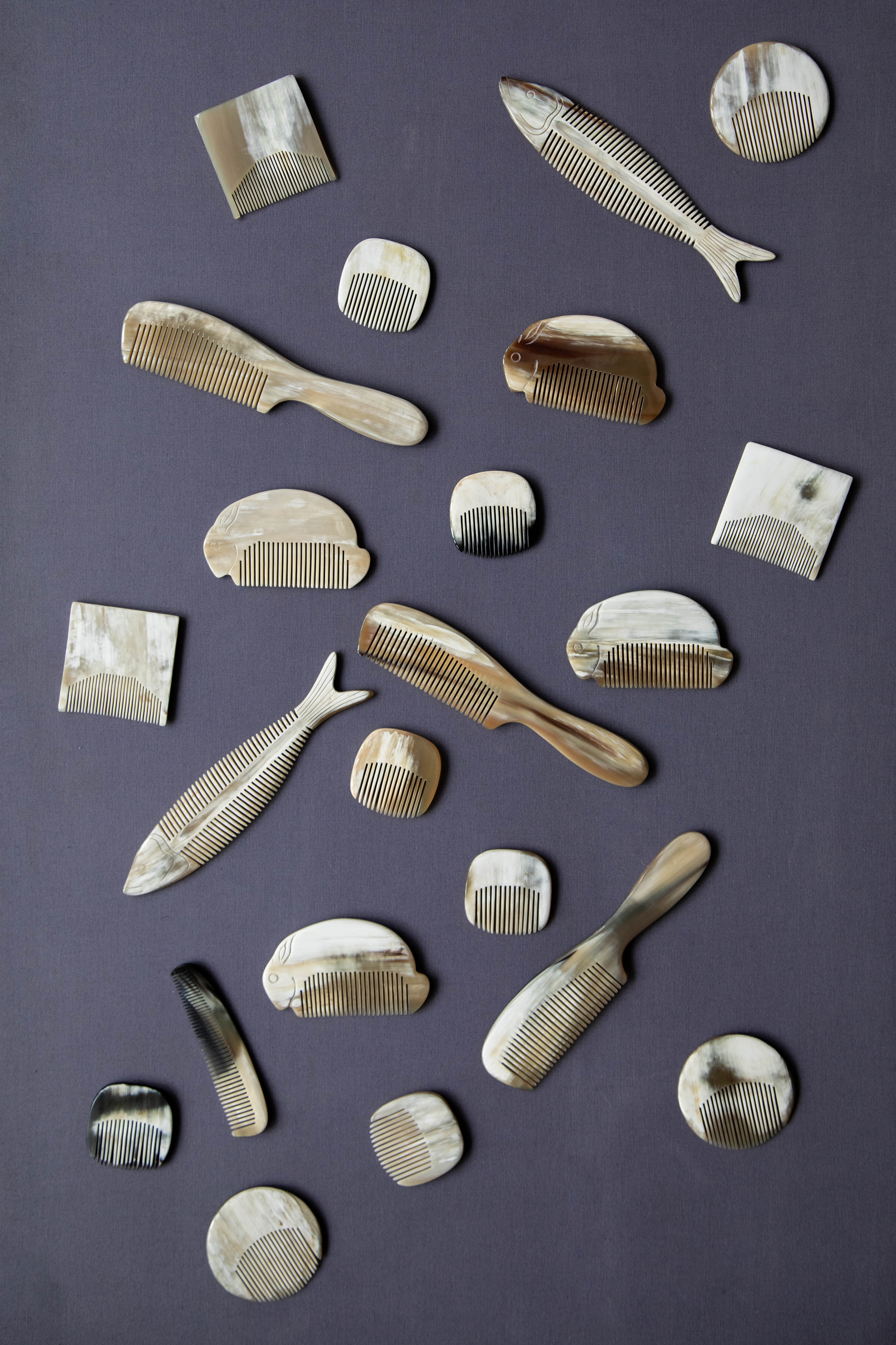 Horn Oval Comb in Cream - Image 8