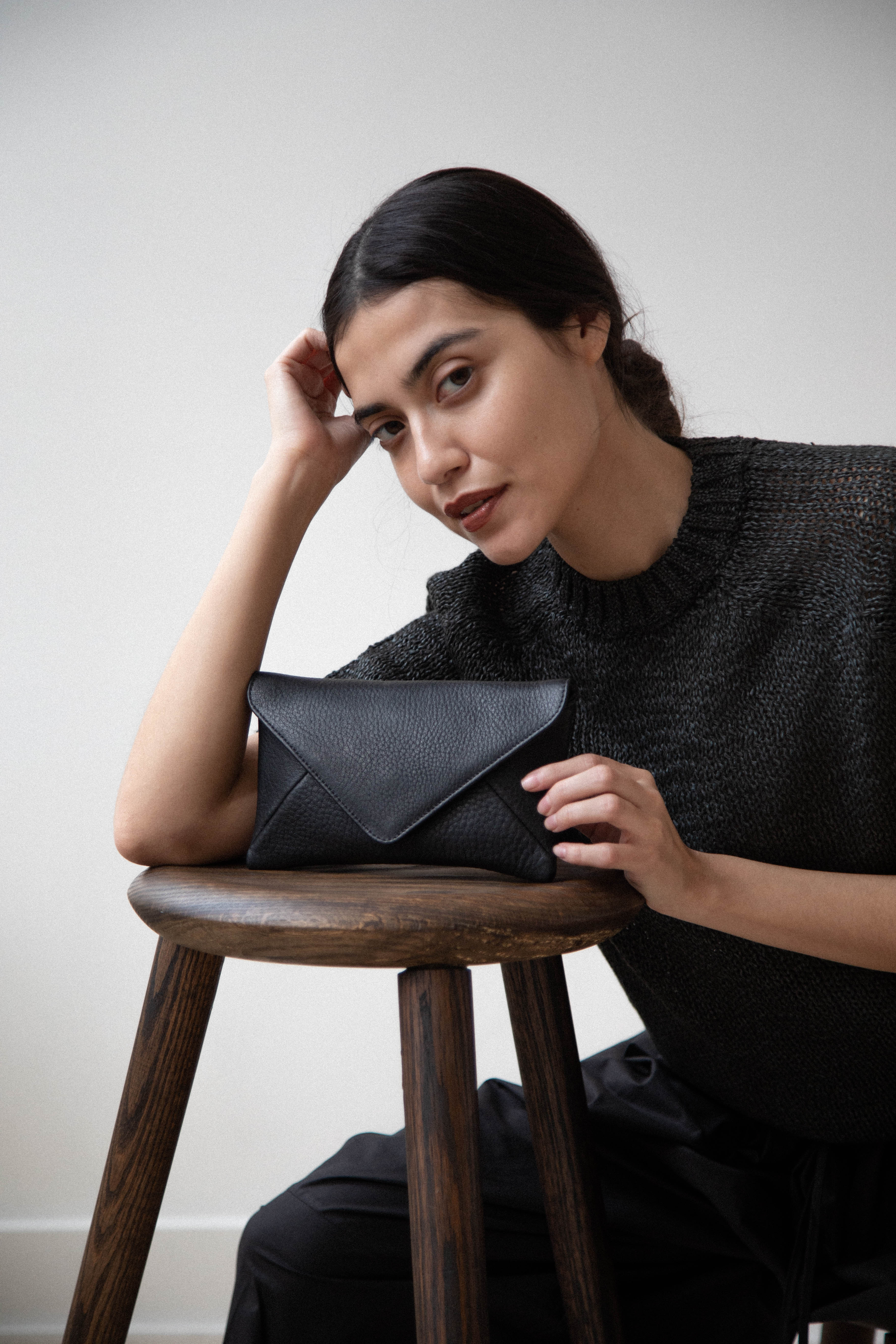 rennes Milo Wallet in Black Leather - Image 10