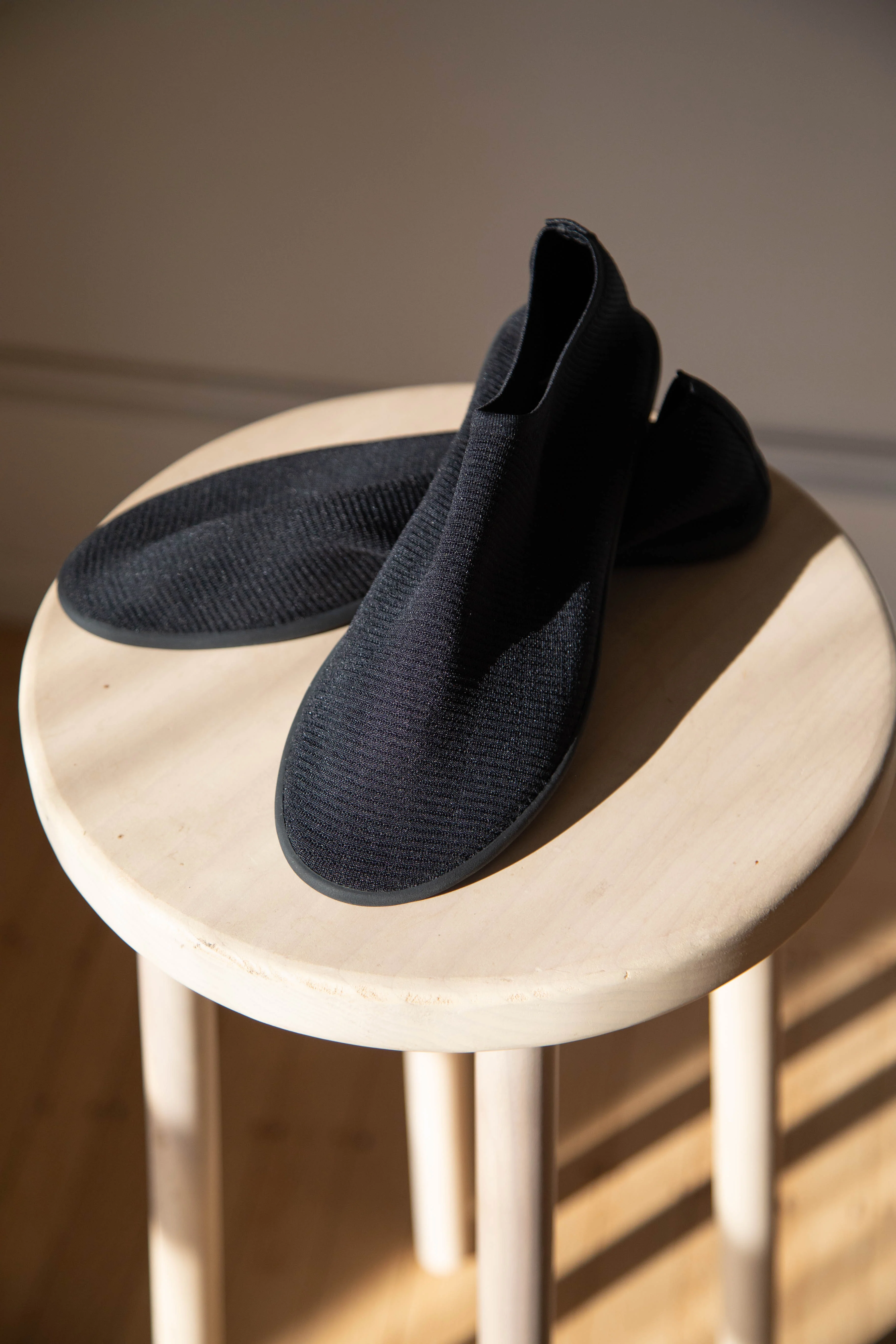 Softromaine | Flat in Black - Image 9