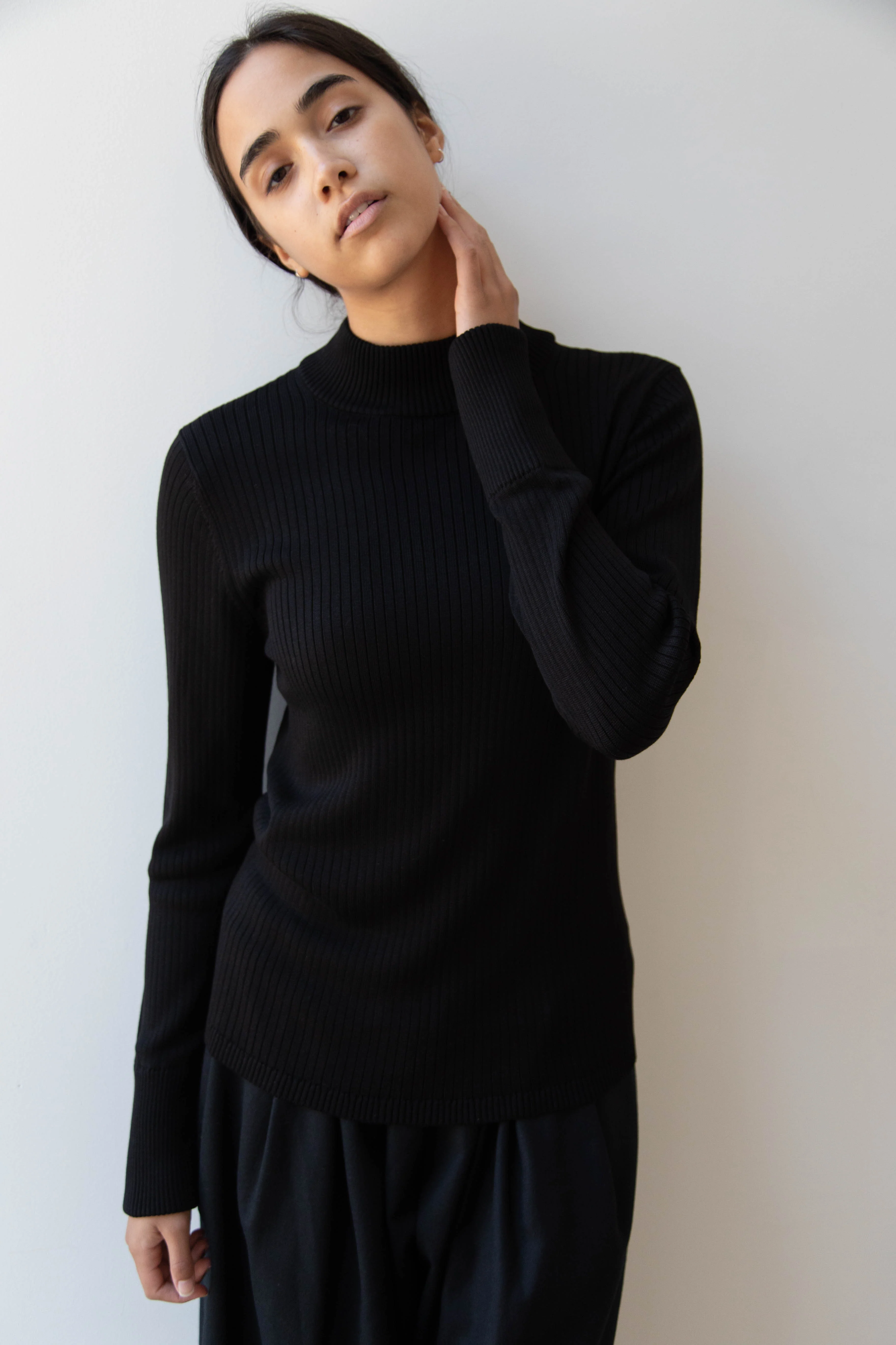 Une Heures Homme Long Sleeve Mock Neck in Noir - Image 10