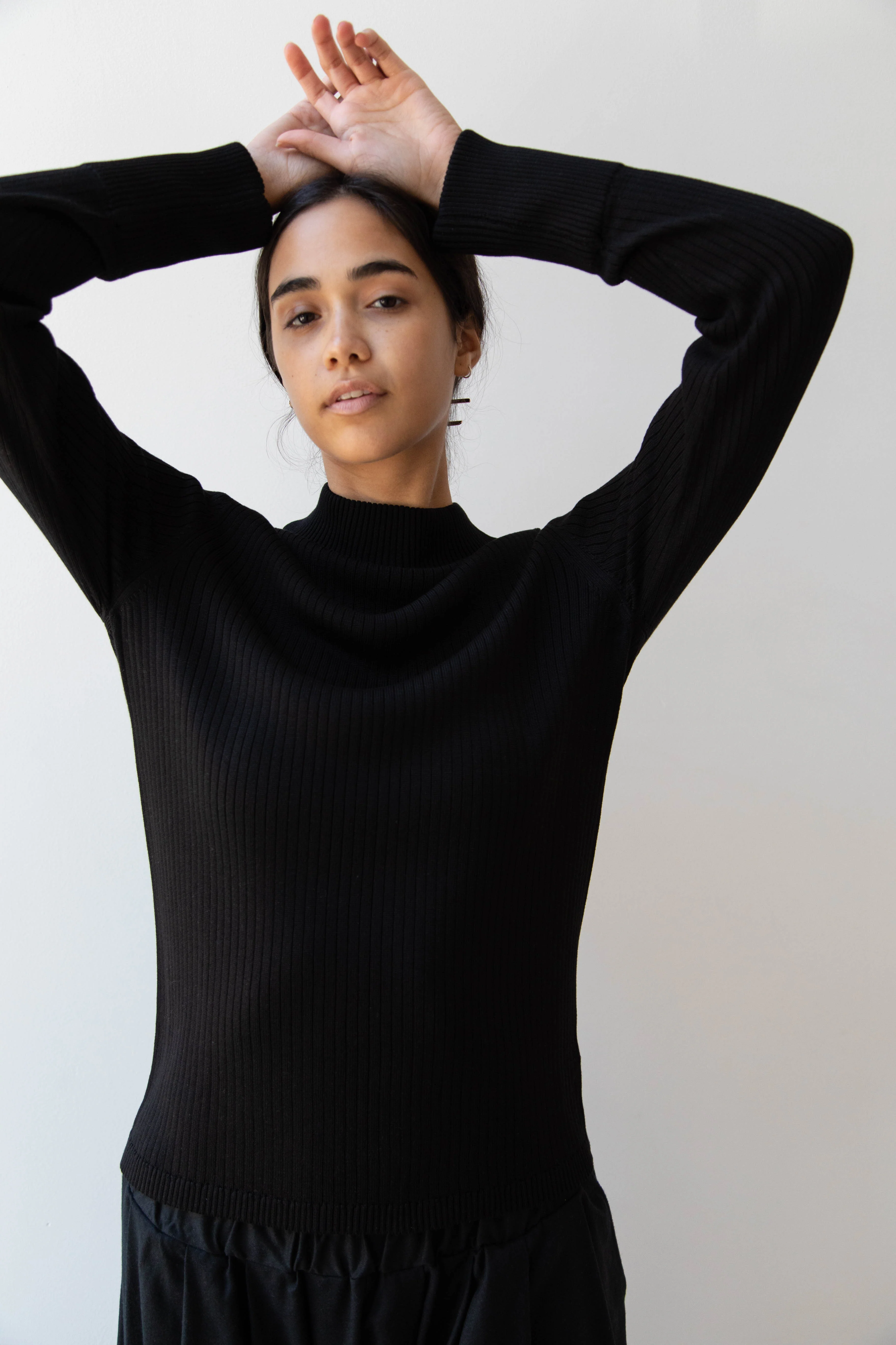 Une Heures Homme Long Sleeve Mock Neck in Noir - Image 11