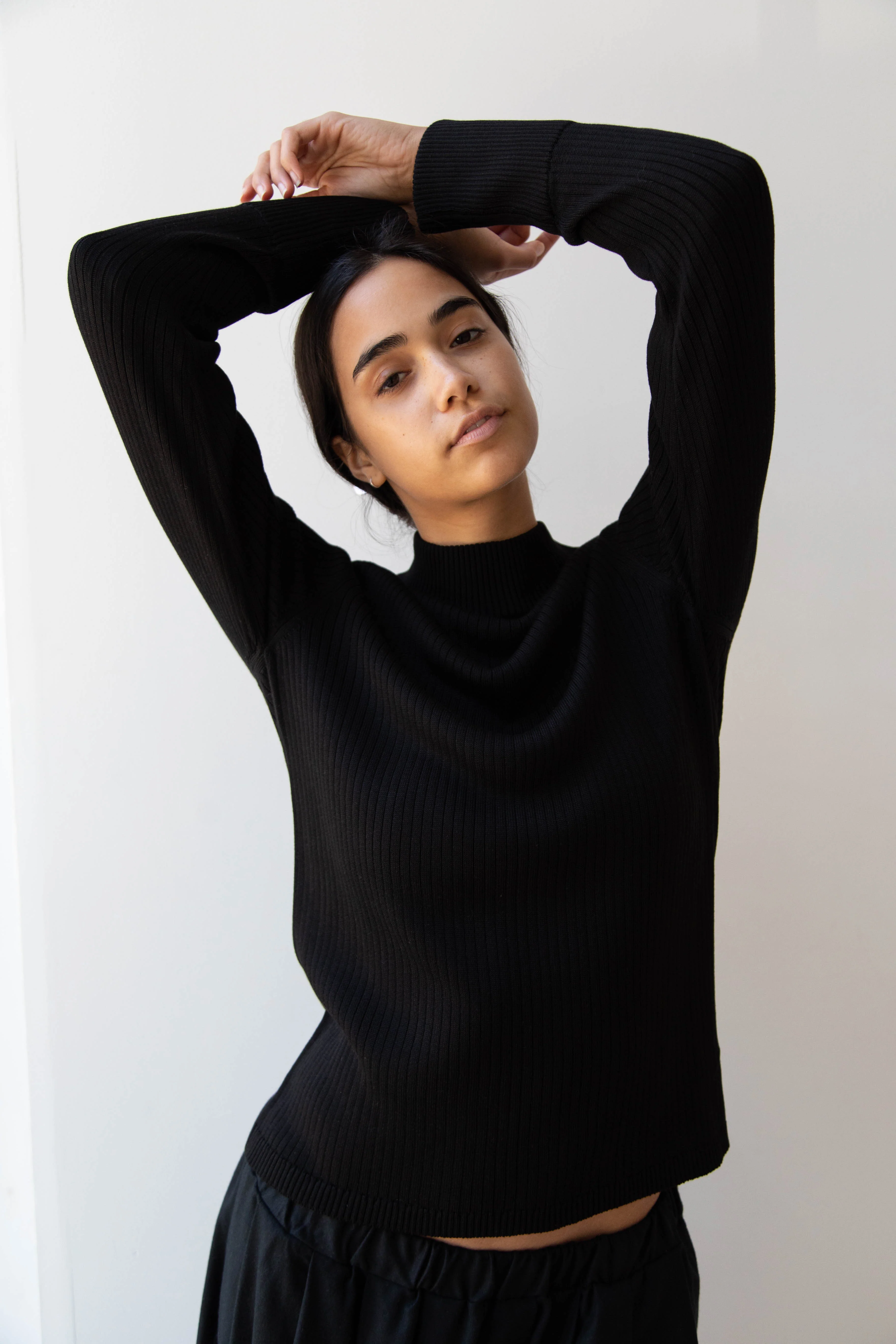 Une Heures Homme Long Sleeve Mock Neck in Noir - Image 12