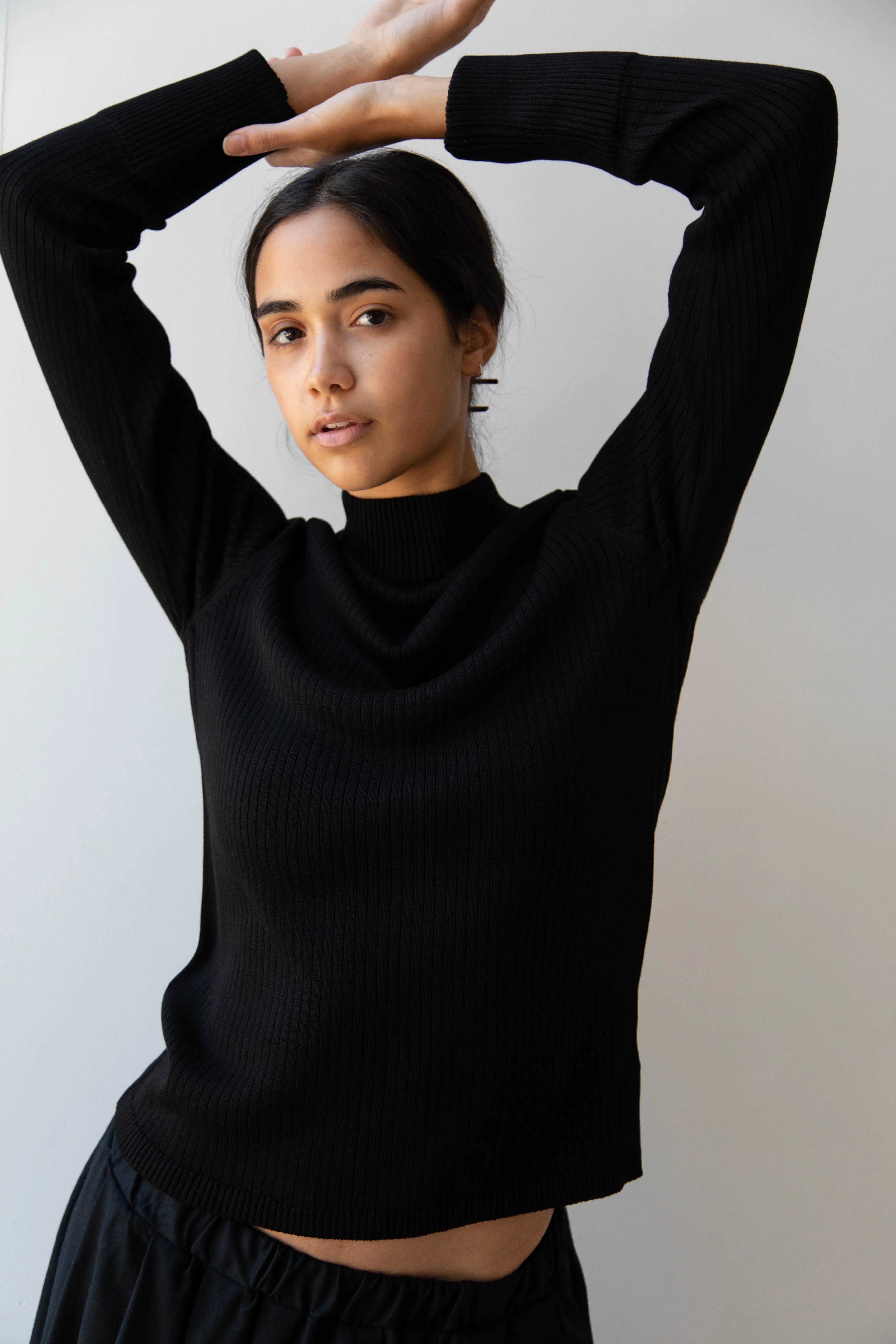 Une Heures Homme Long Sleeve Mock Neck in Noir - Image 16