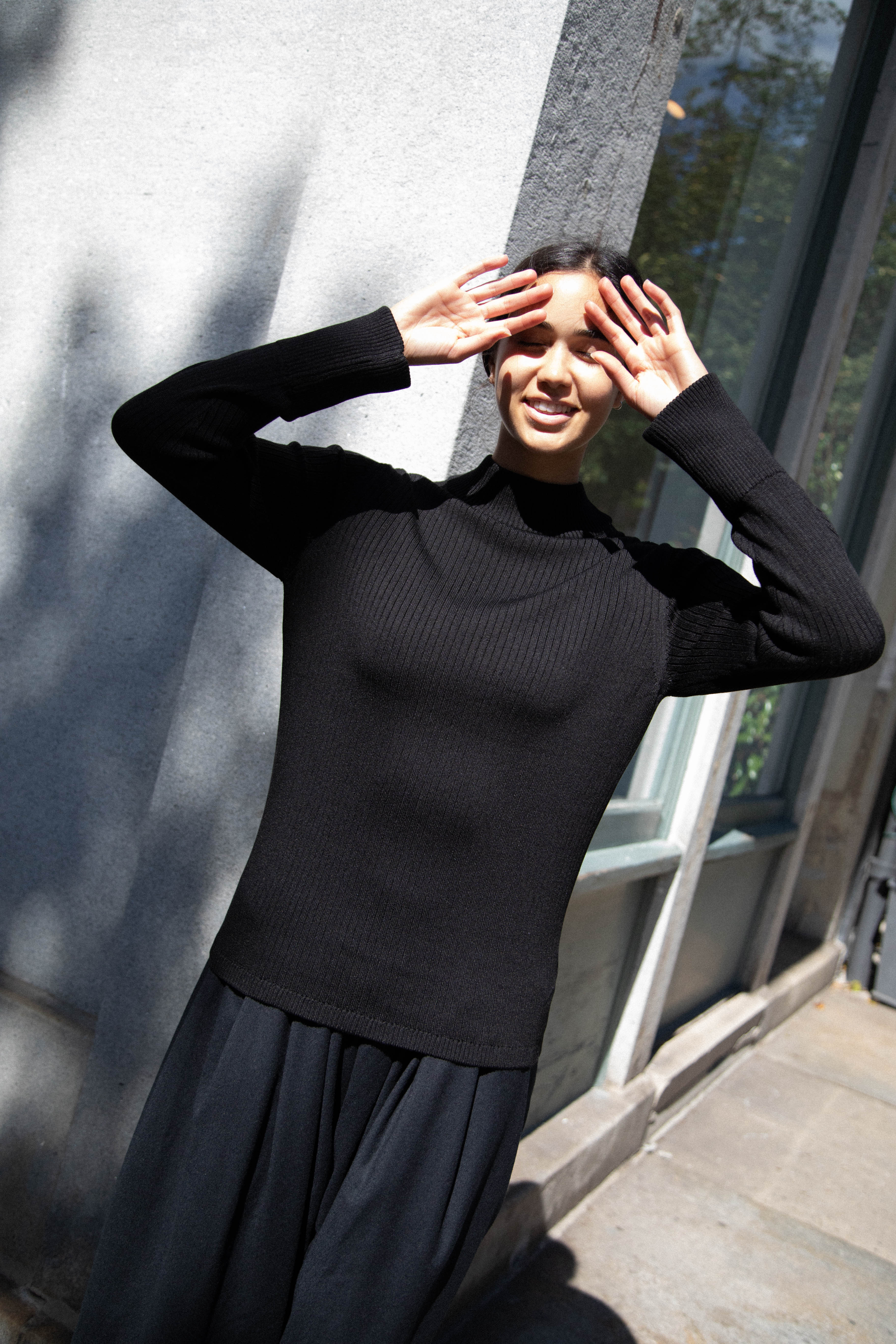 Une Heures Homme Long Sleeve Mock Neck in Noir - Image 21