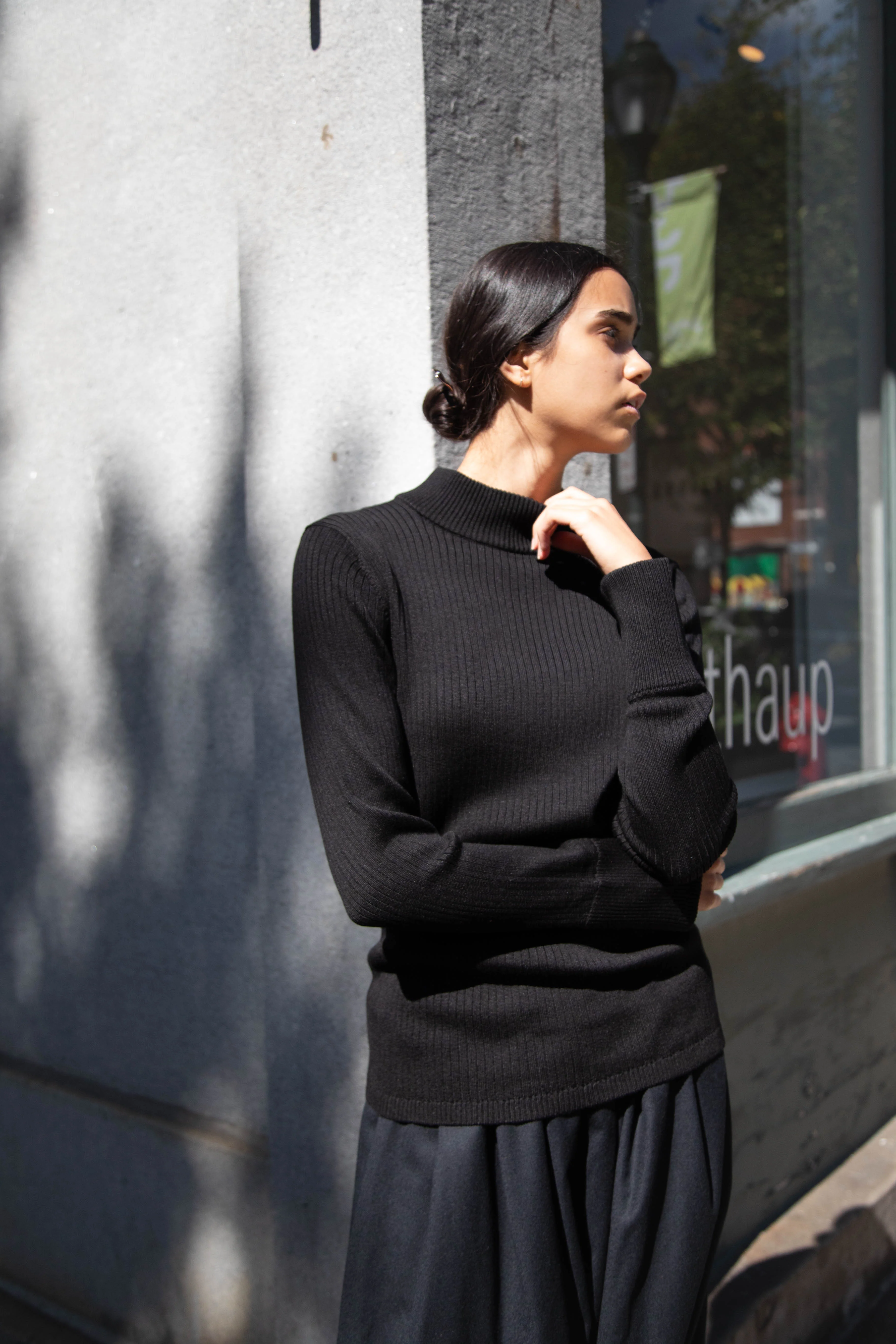 Une Heures Homme Long Sleeve Mock Neck in Noir - Image 22