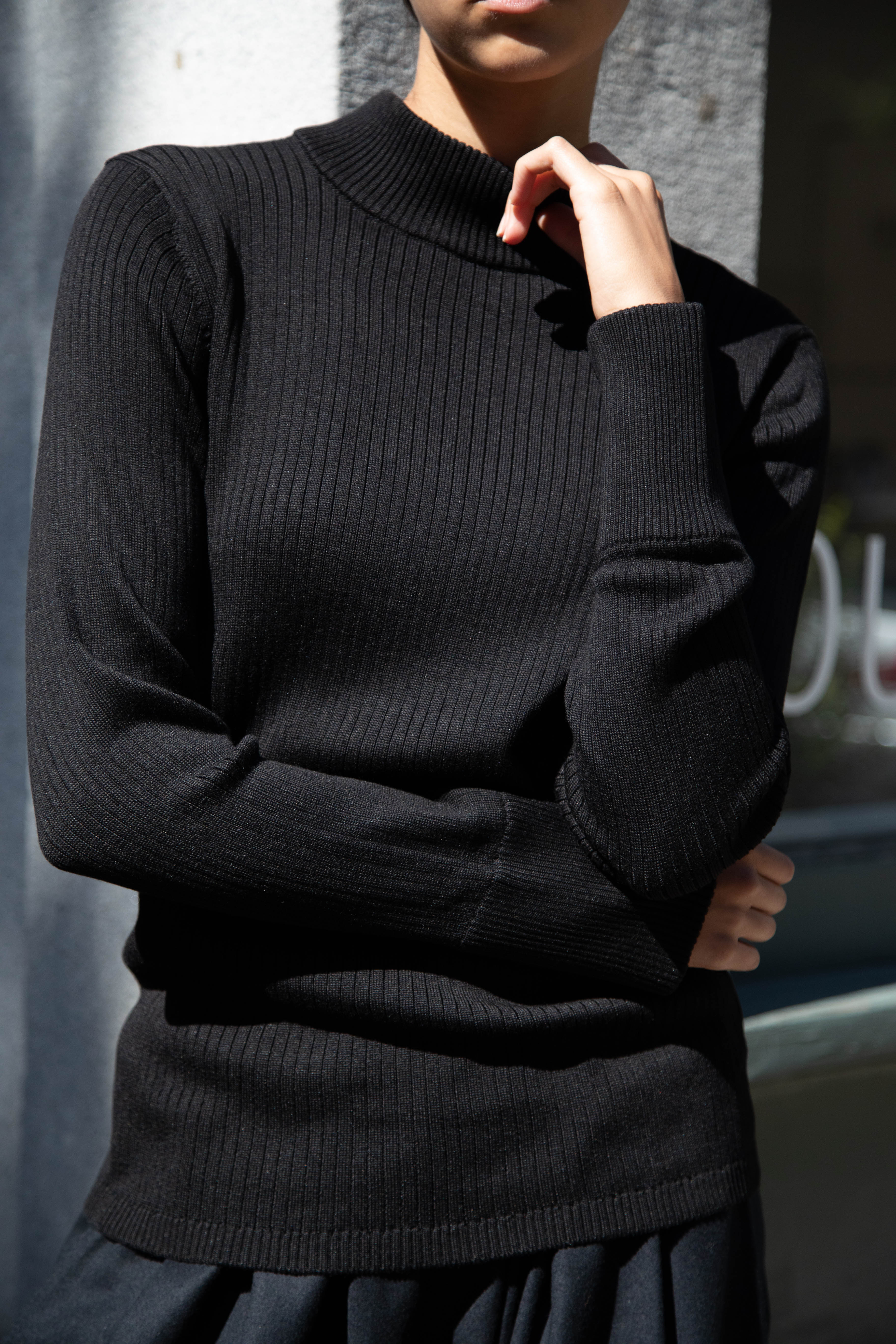 Une Heures Homme Long Sleeve Mock Neck in Noir - Image 24