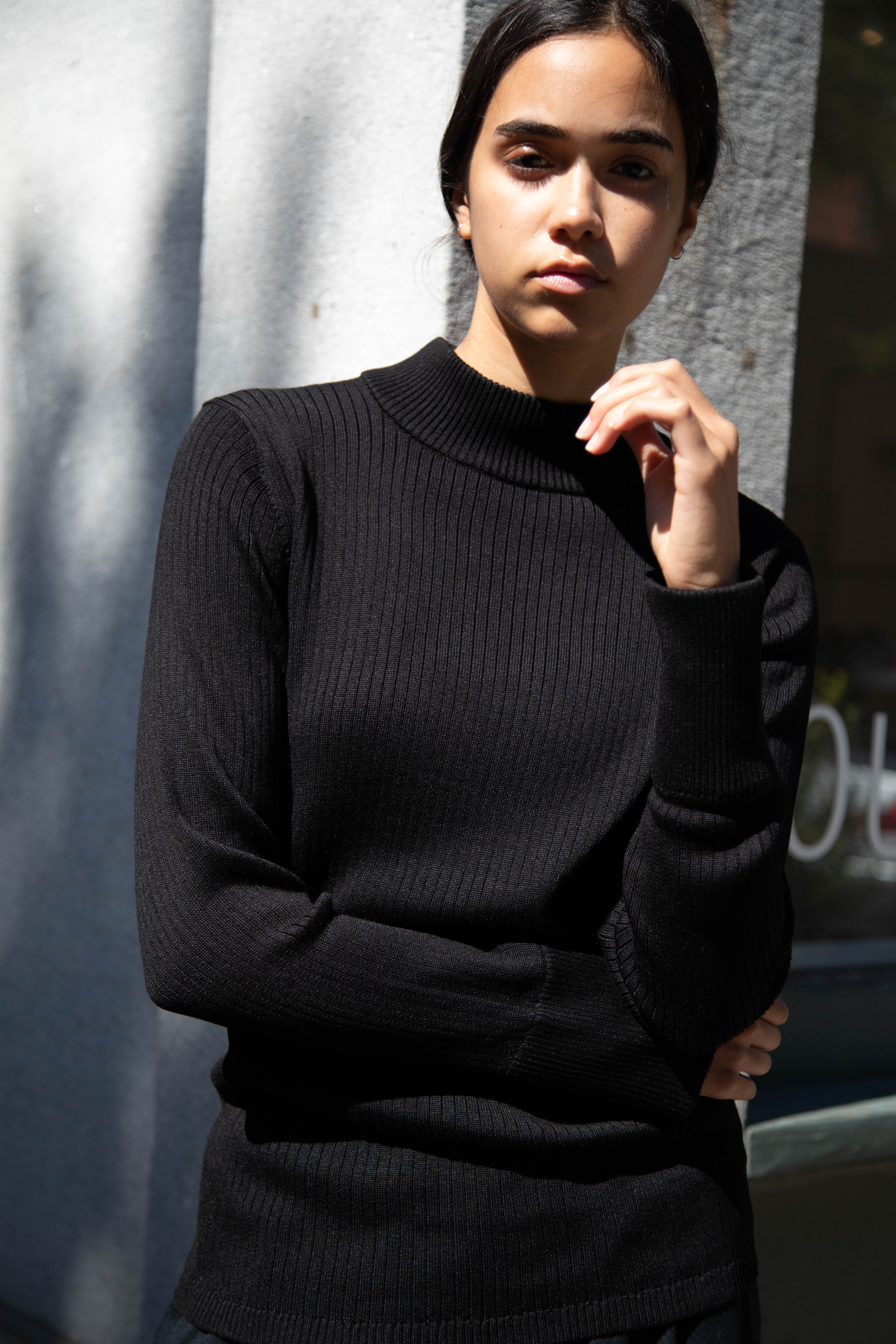 Une Heures Homme Long Sleeve Mock Neck in Noir - Image 25