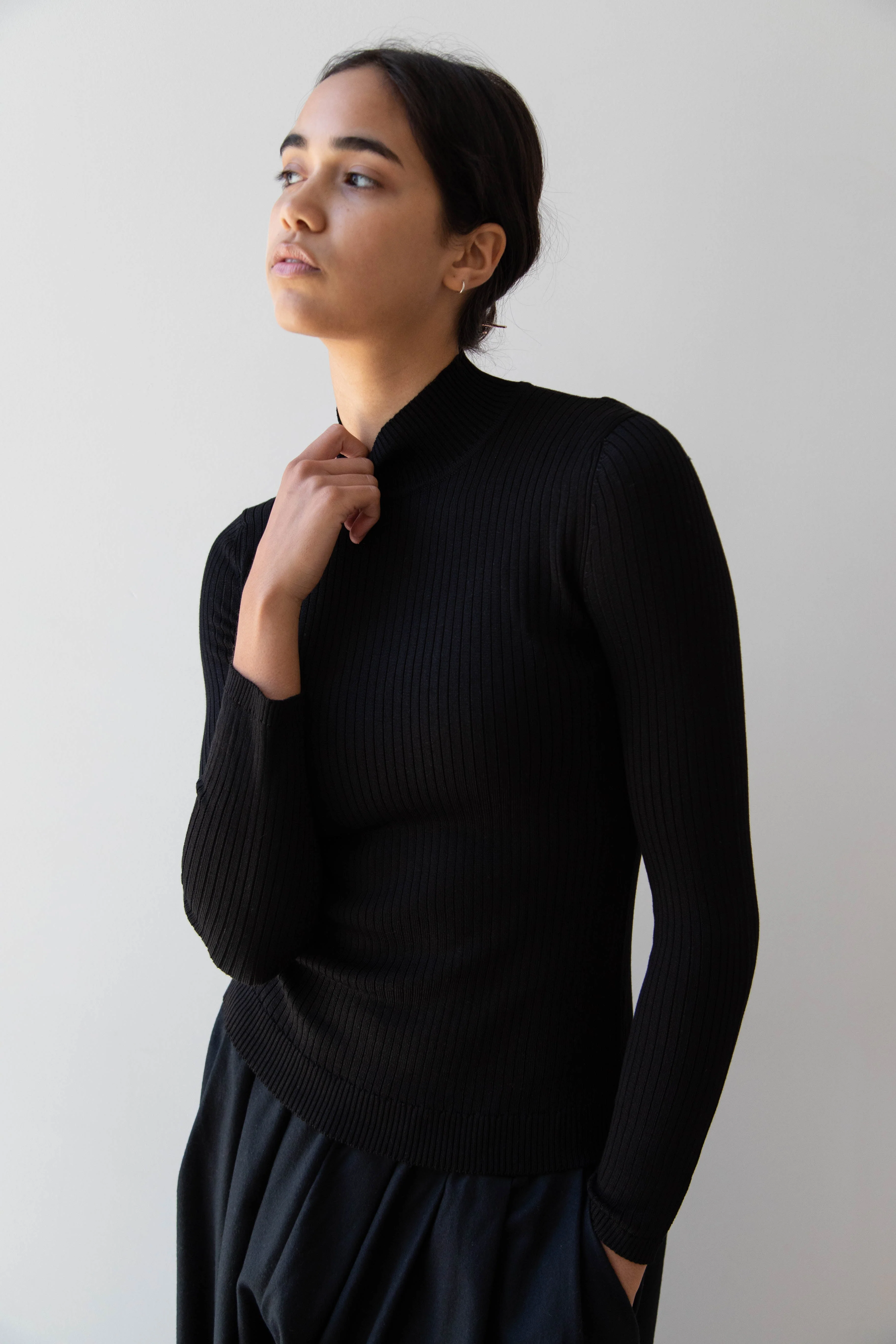 Une Heures Femme Long Sleeve Mock Neck in Noir - Image 10