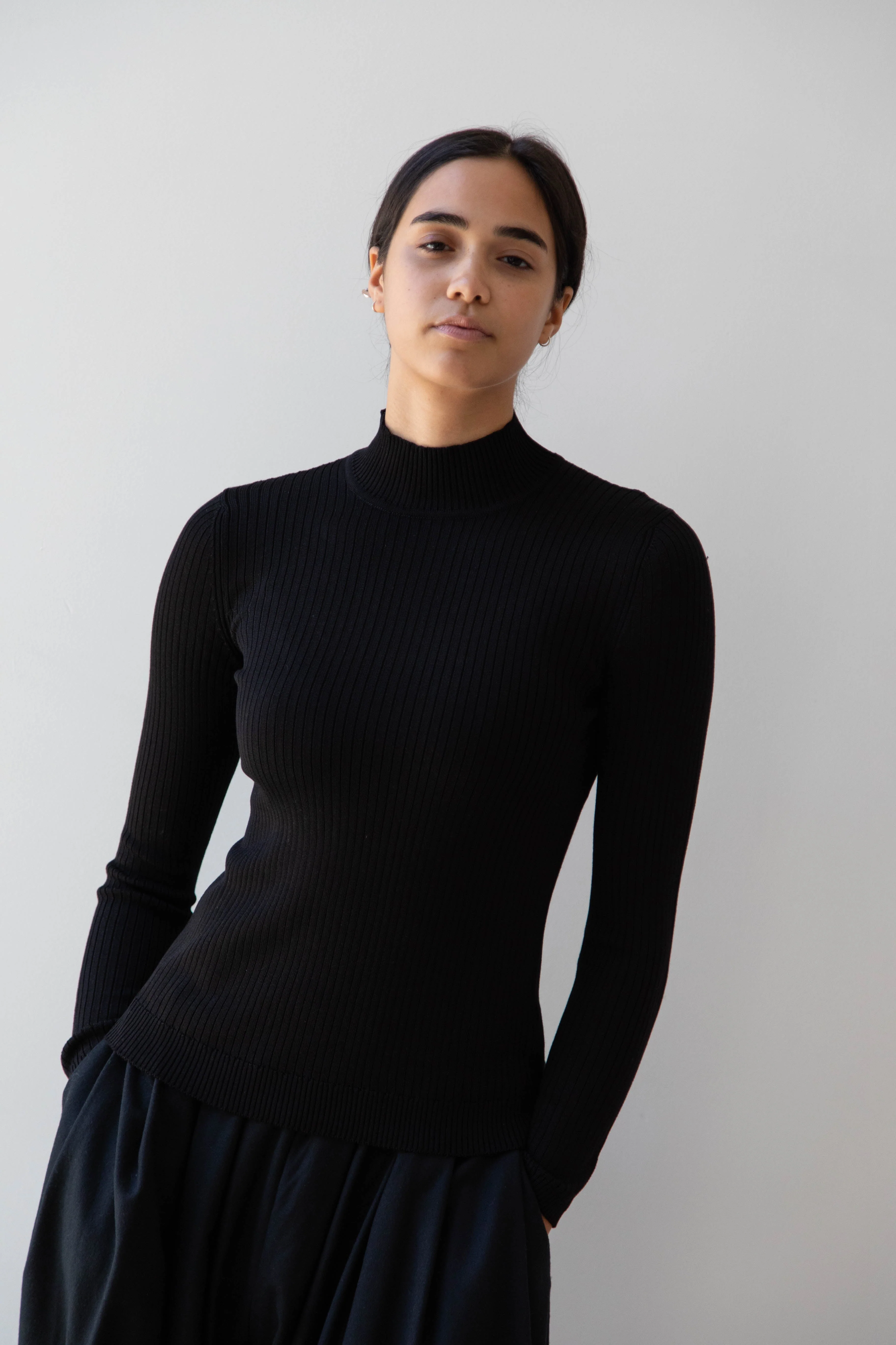 Une Heures Femme Long Sleeve Mock Neck in Noir - Image 18