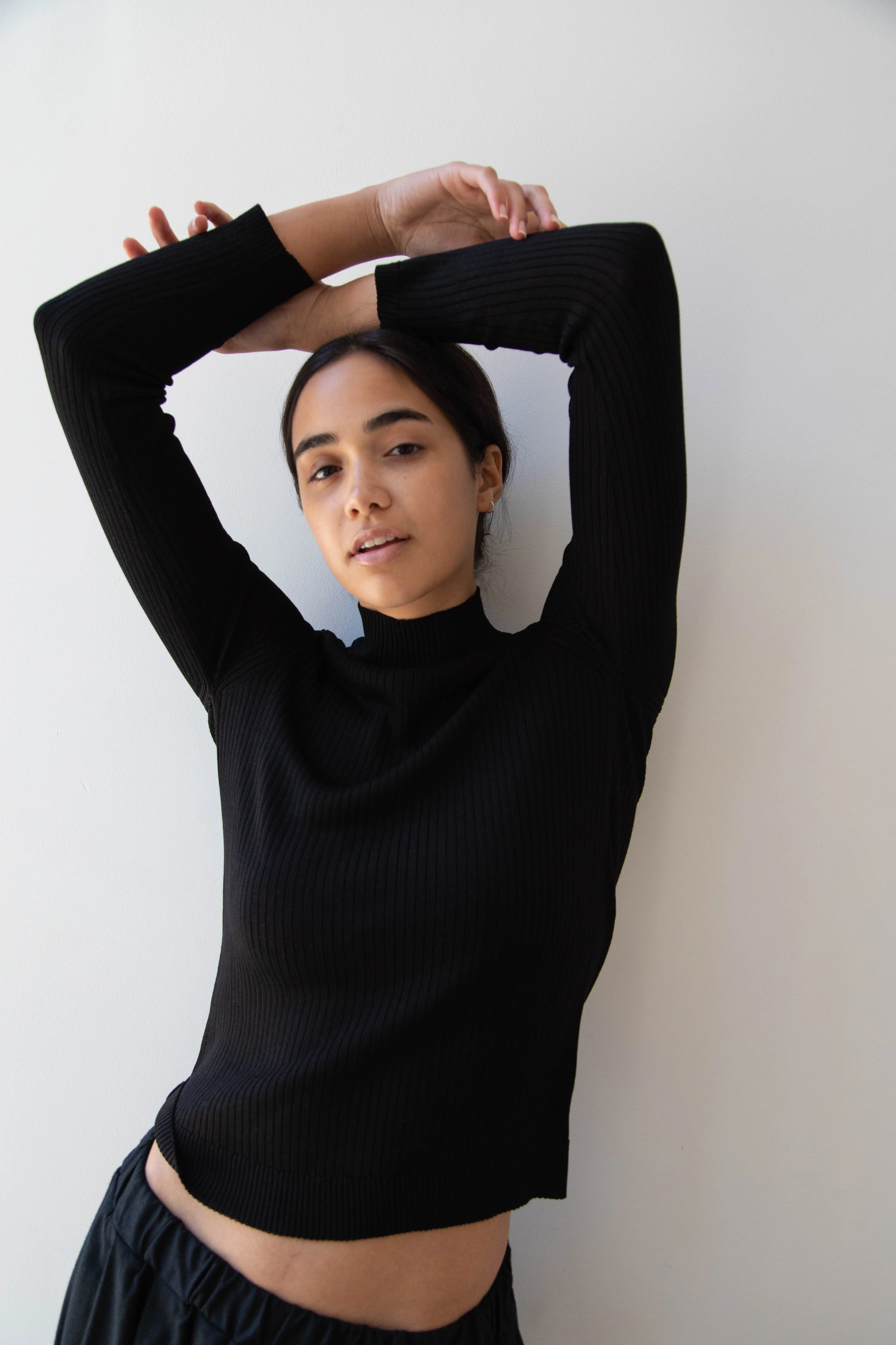 Une Heures Femme Long Sleeve Mock Neck in Noir - Image 19