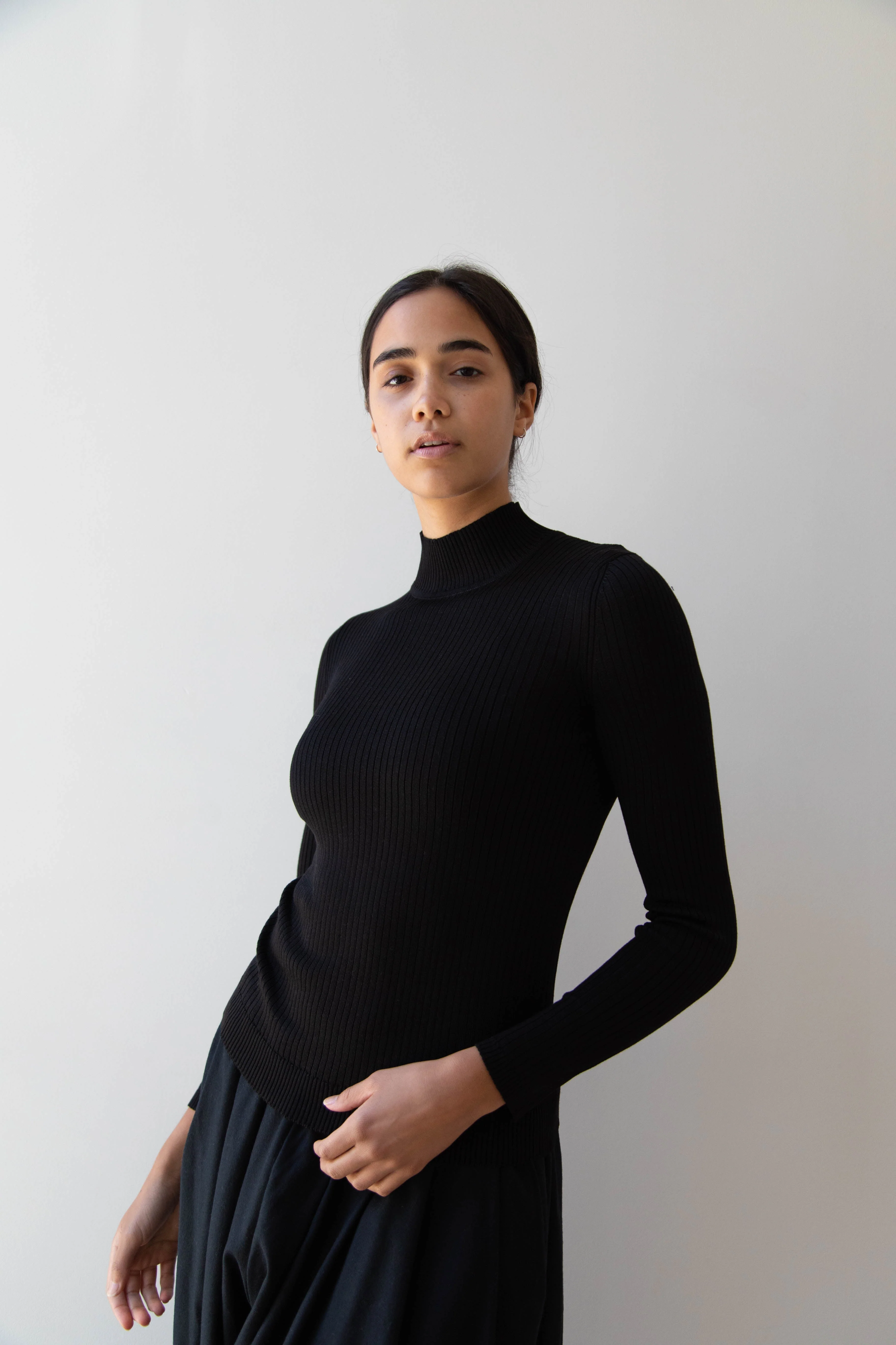 Une Heures Femme Long Sleeve Mock Neck in Noir - Image 8
