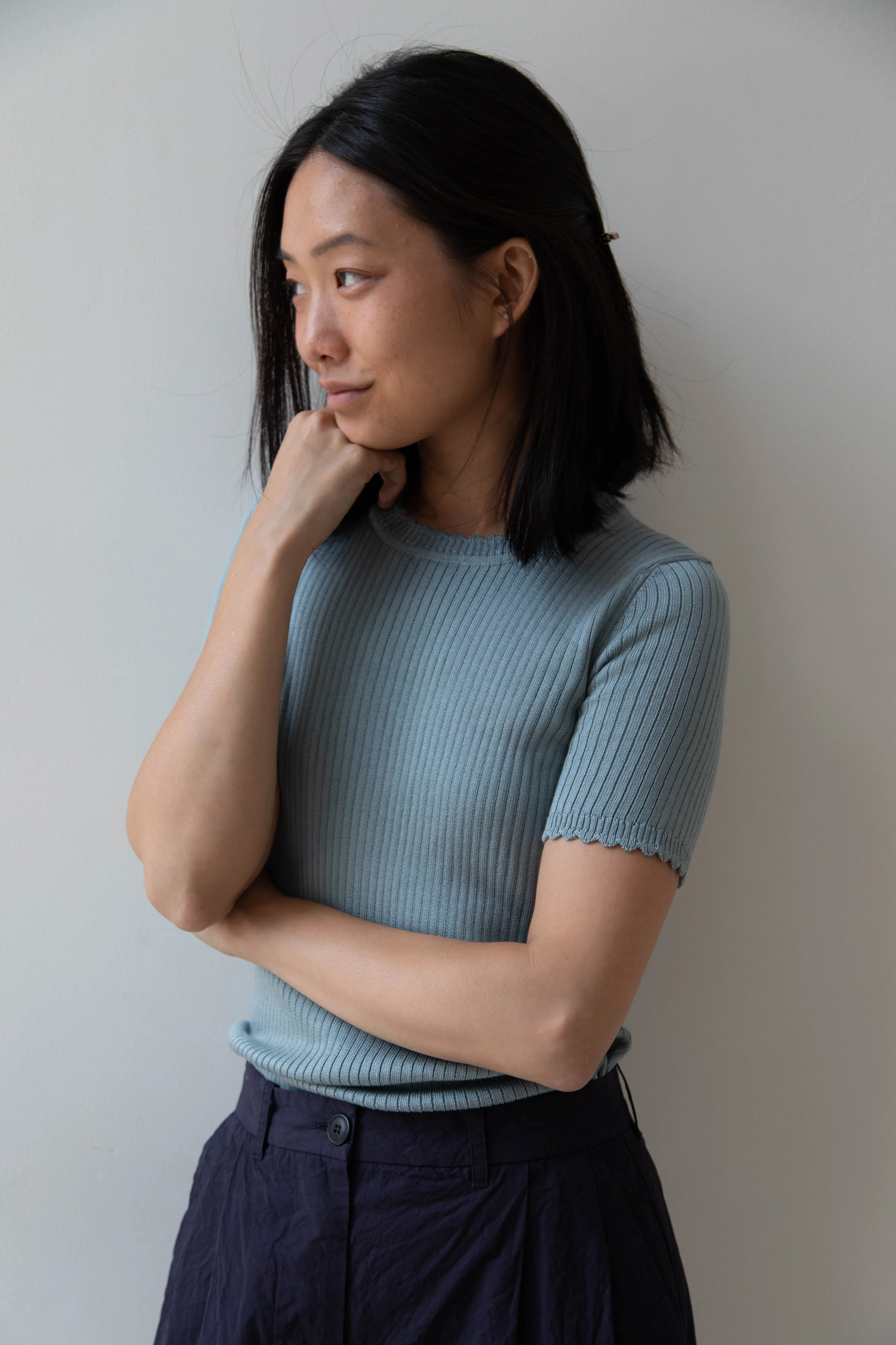 Une Heures | Short Sleeve Scallop in Piscine - Image 16