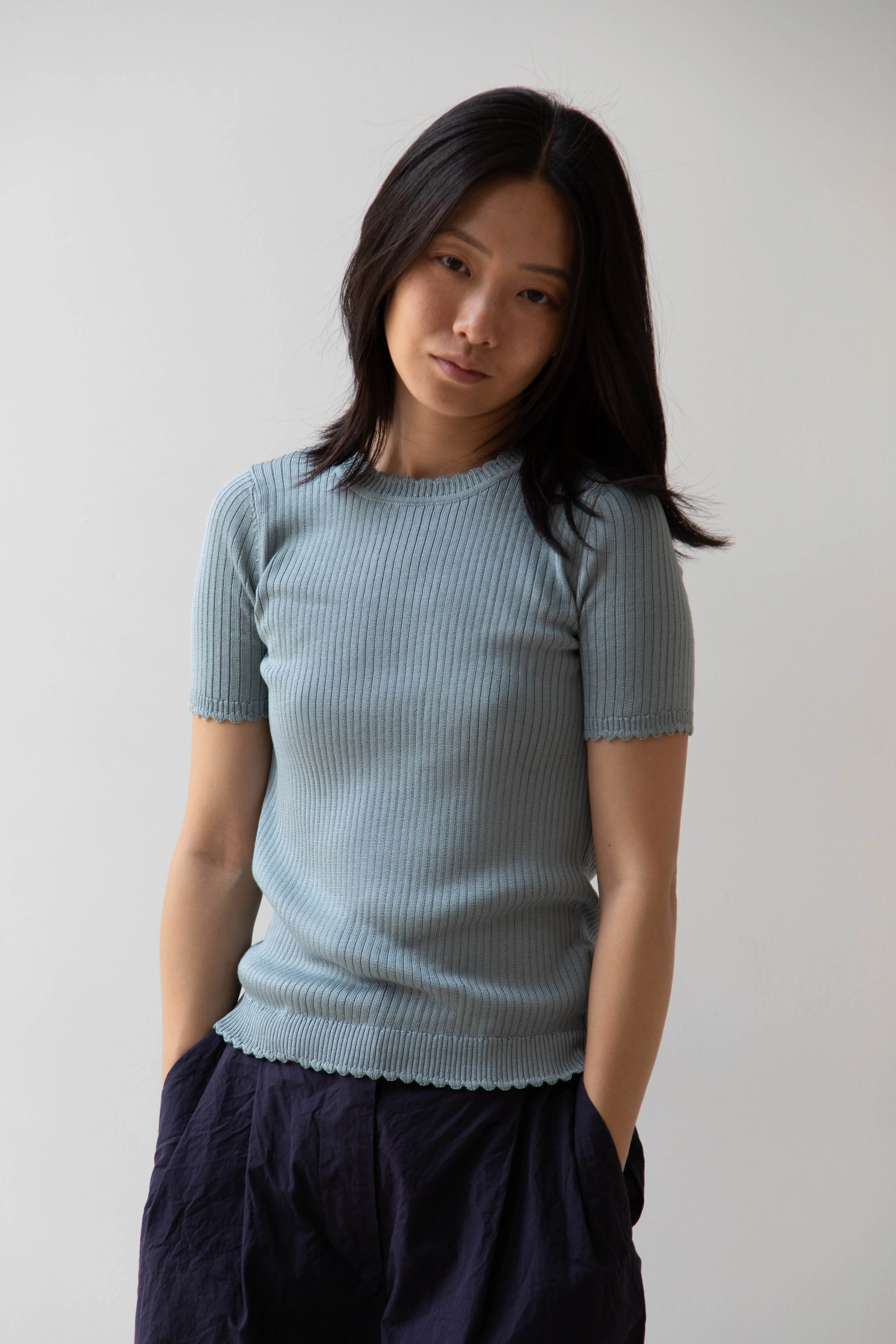 Une Heures | Short Sleeve Scallop in Piscine - Image 24