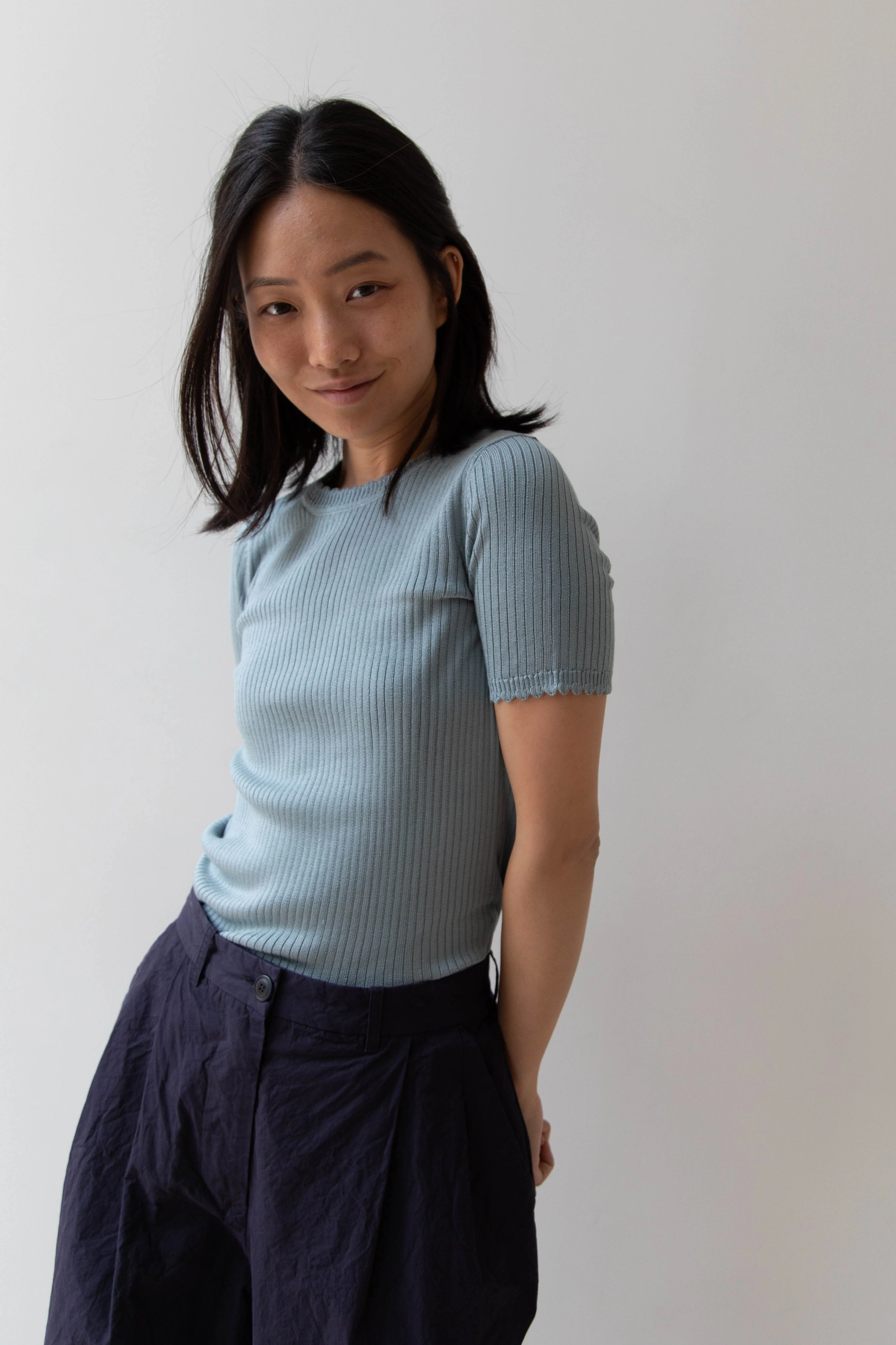 Une Heures | Short Sleeve Scallop in Piscine - Image 8